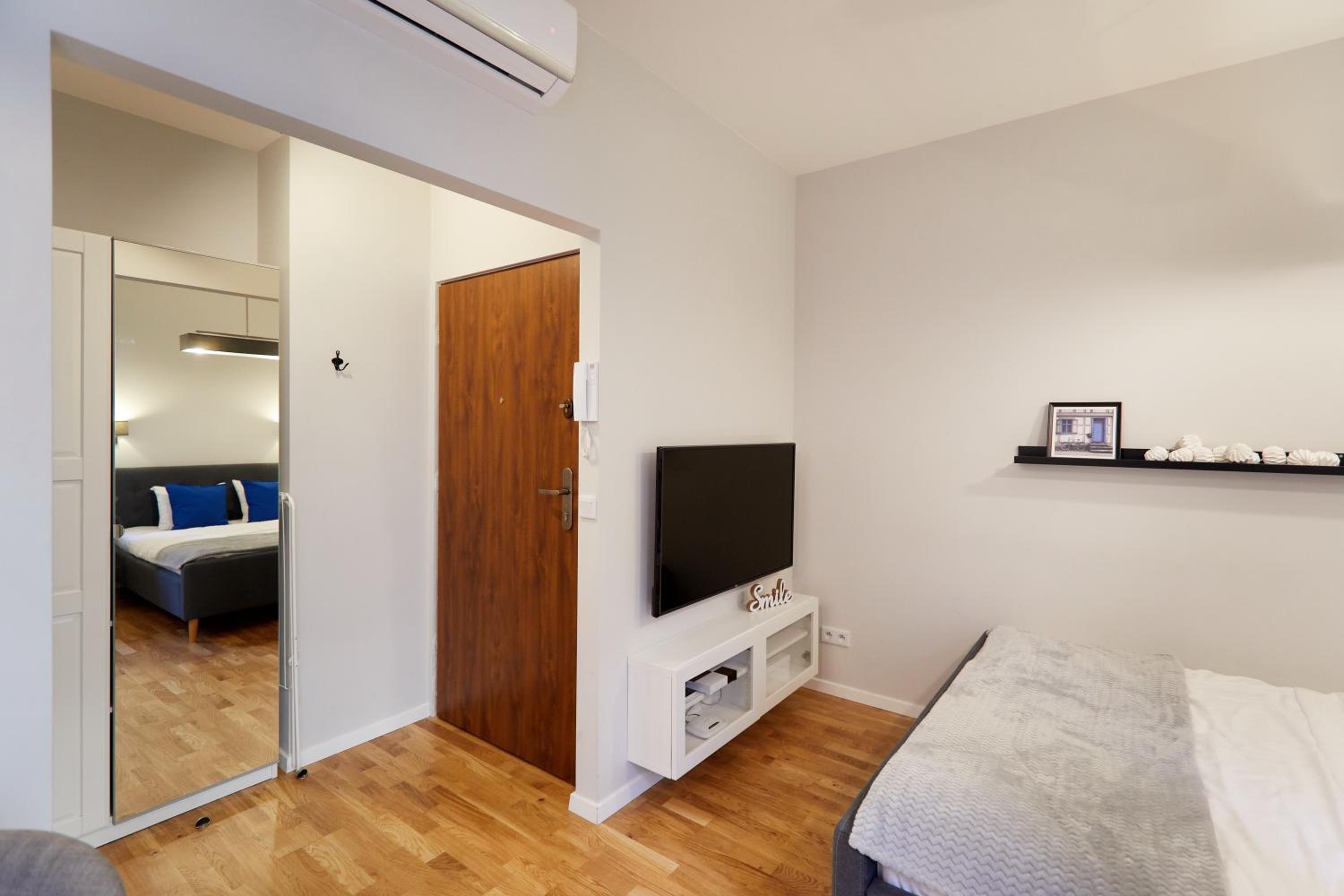 Apartment with Balcony photo 1