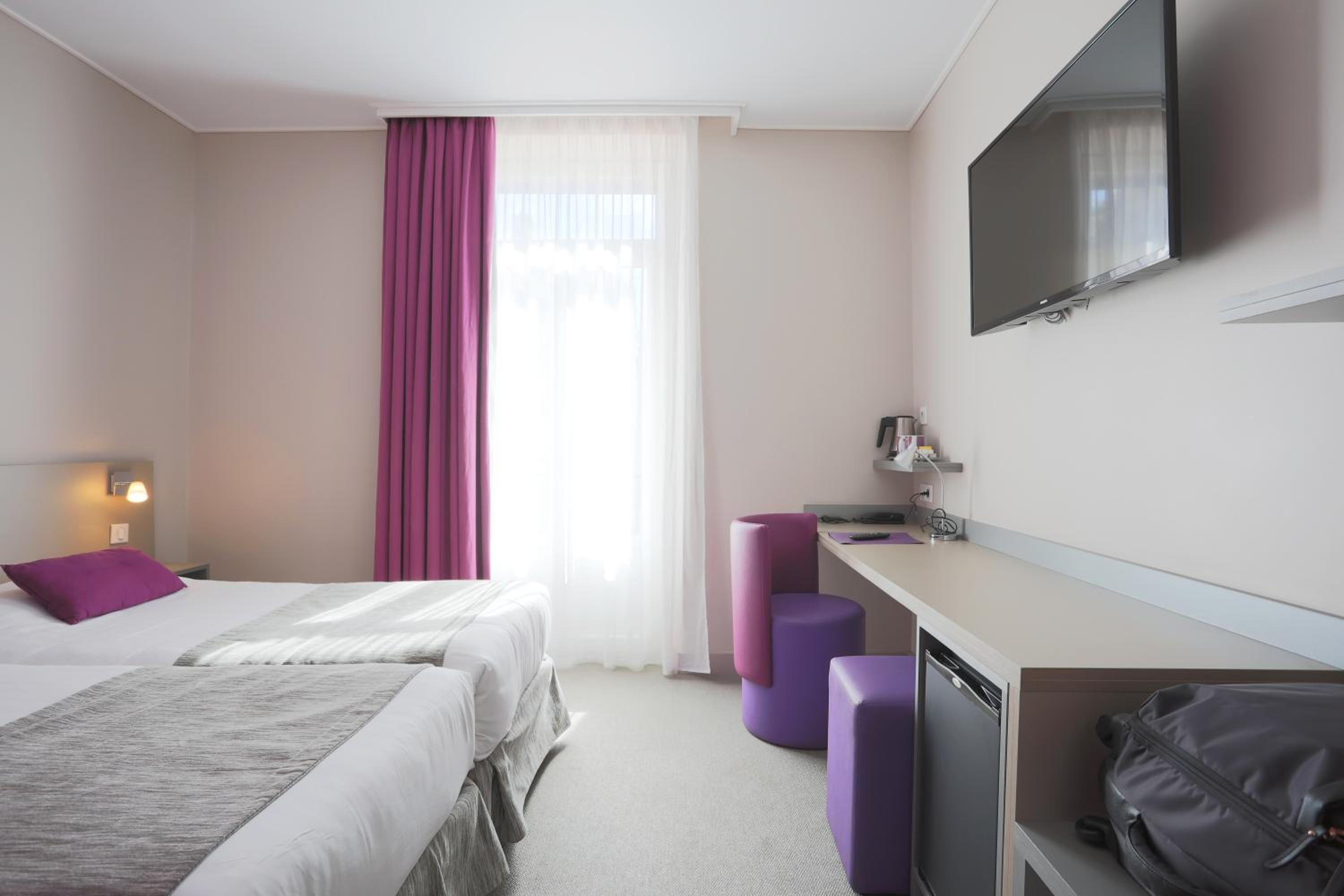 Superior Double or Twin Room - Patio View - Photo 4