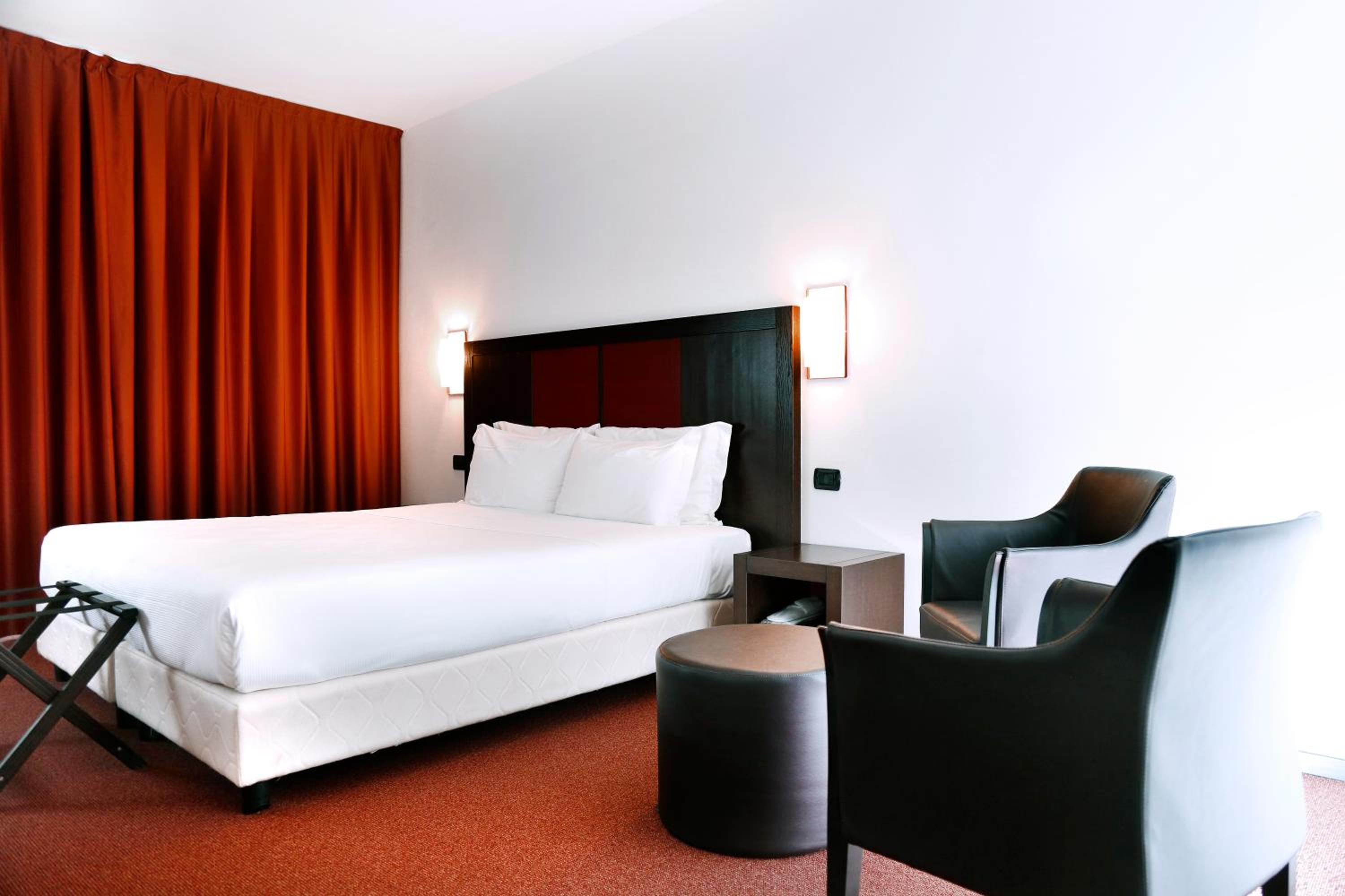 Double or Twin Room - Photo 7