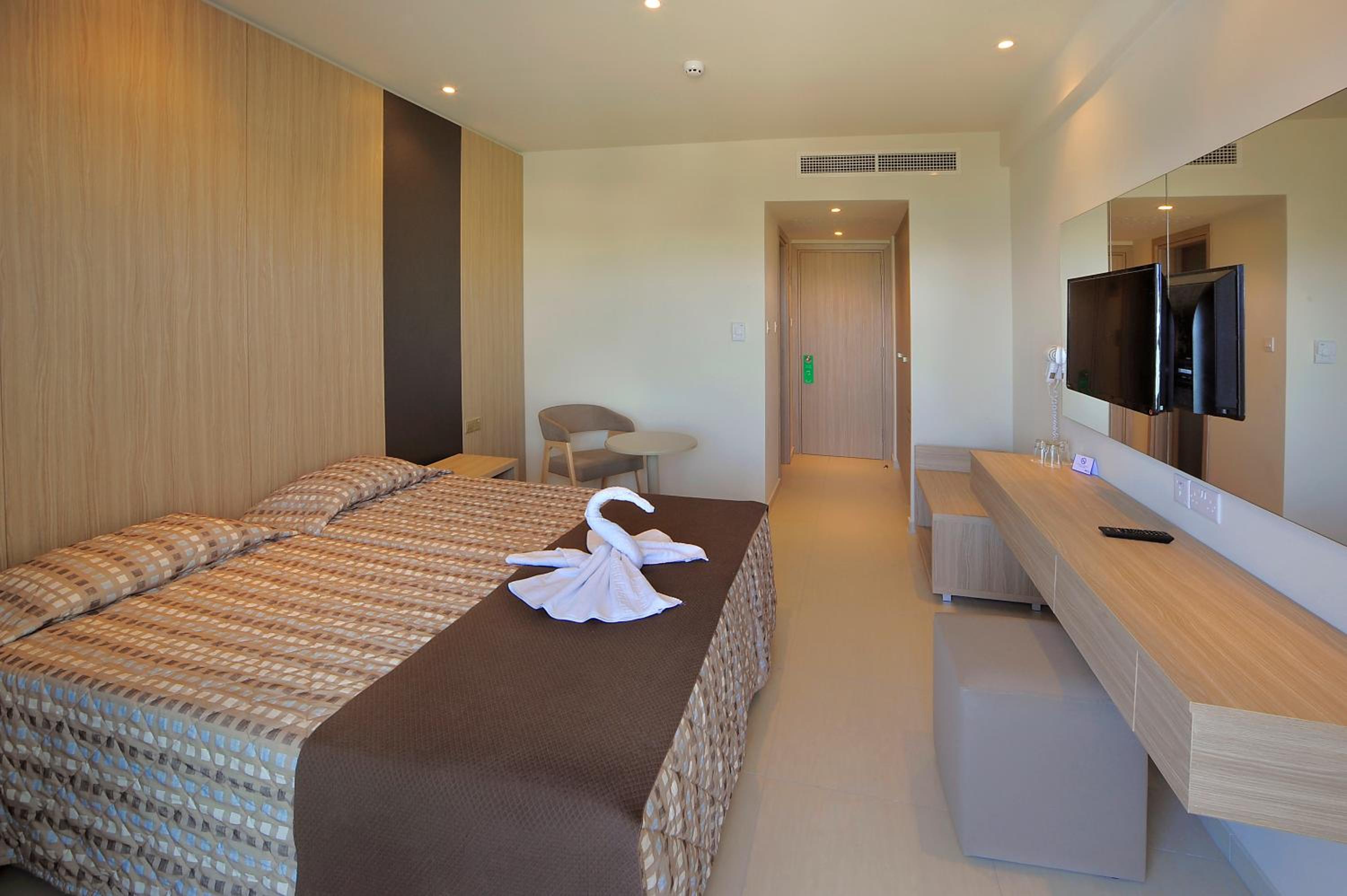 Standard Double or Twin Room with Sea View - Photo 1