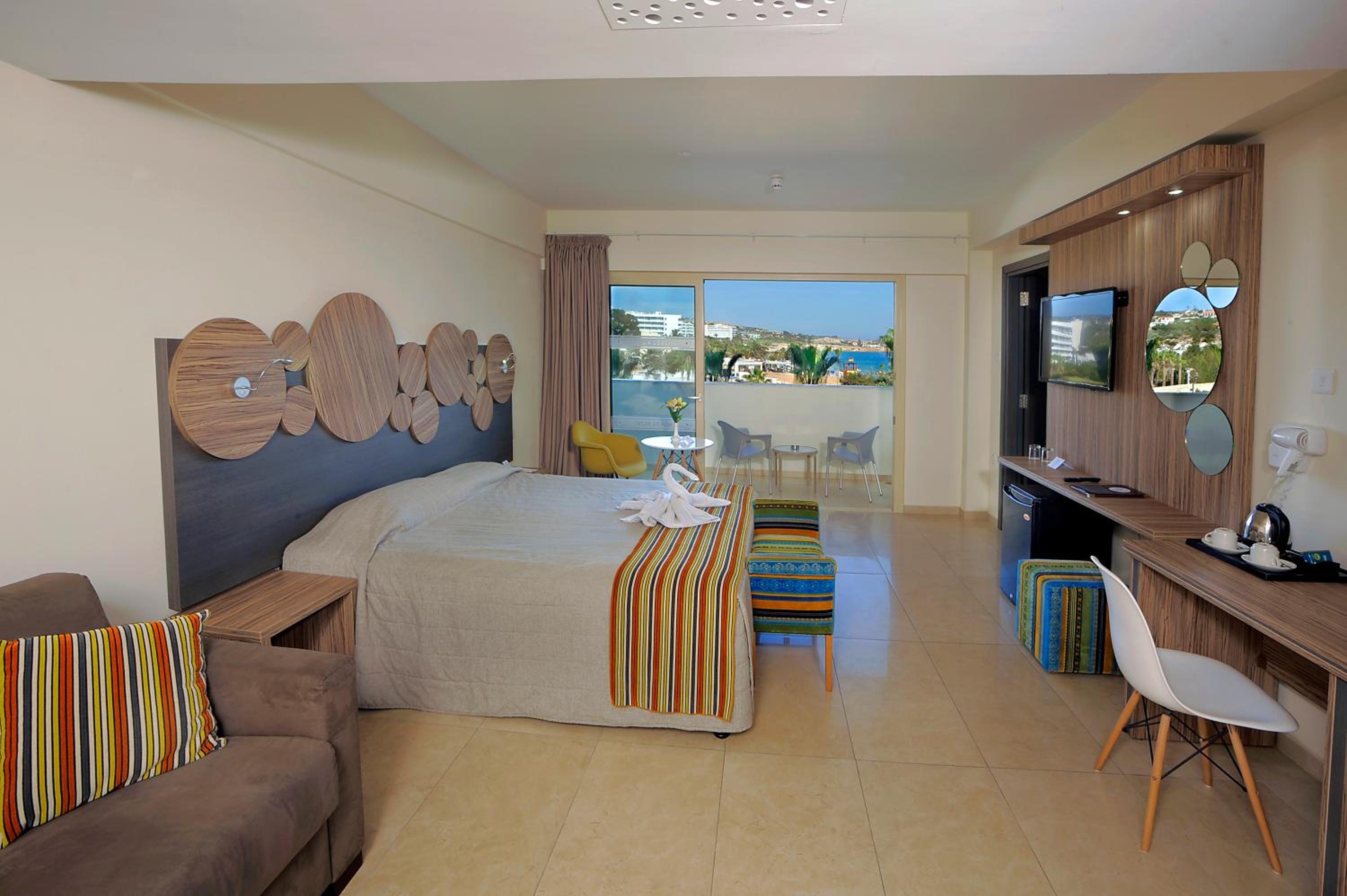 Executive Suite with Sea View & Spa Bath