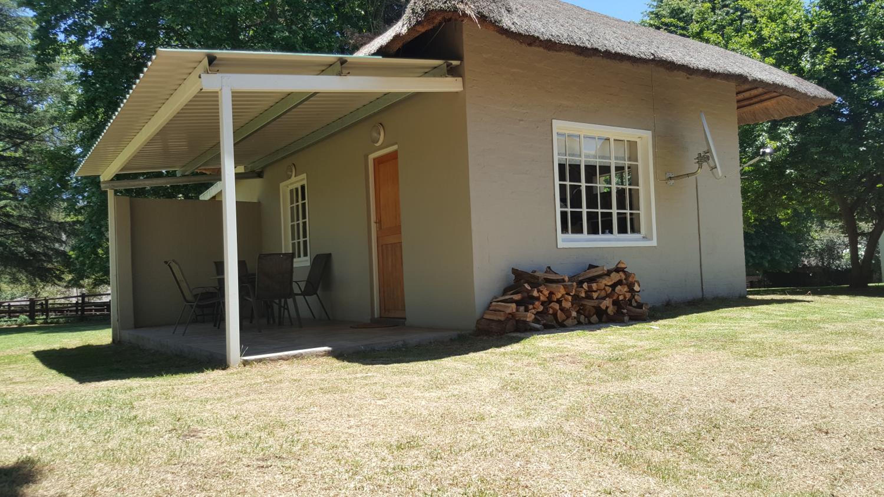 One-Bedroom House - Photo 2