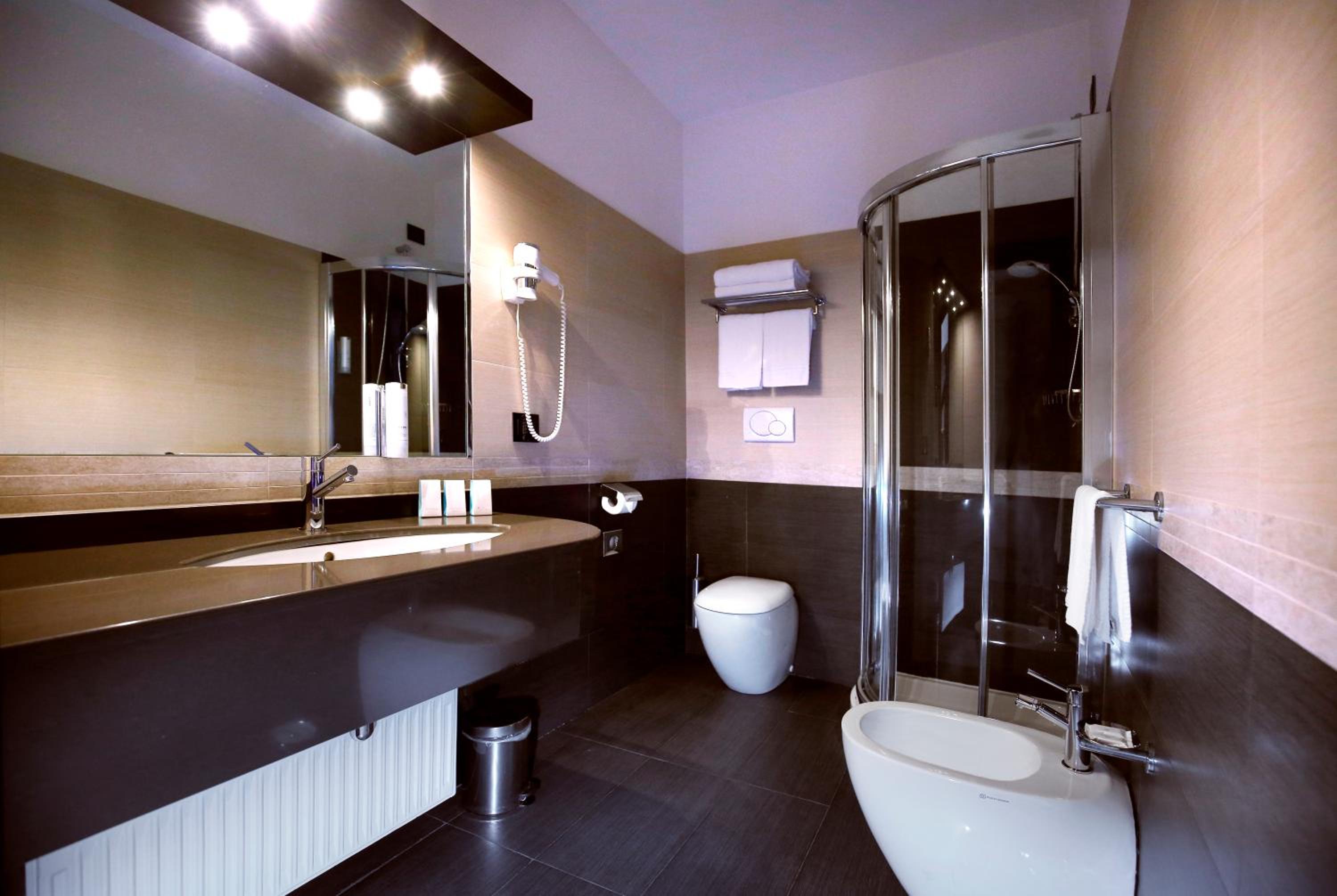 Double or Twin Room - Photo 2