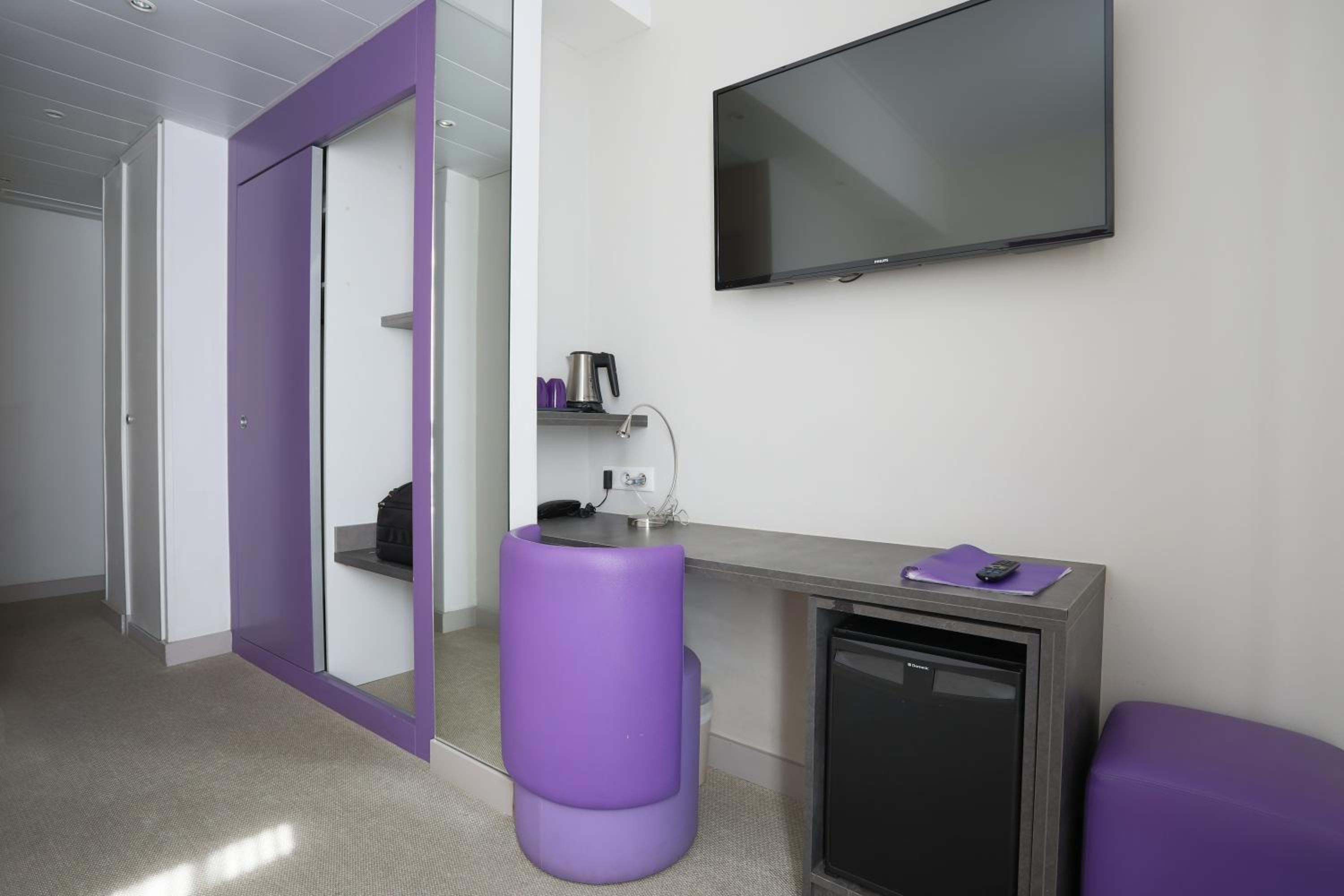Superior Double or Twin Room - Patio View - Photo 3