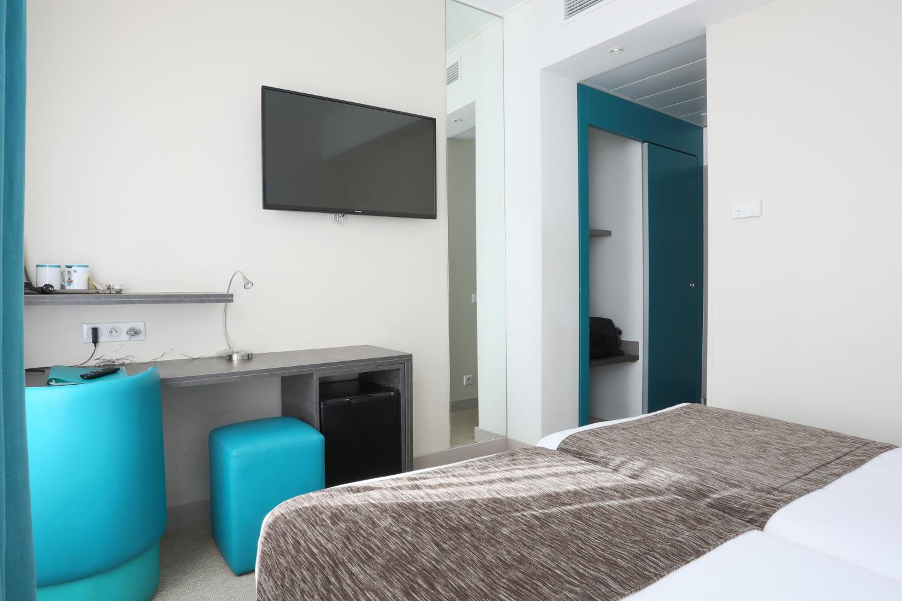 Superior Double or Twin Room - Patio View - Photo 2