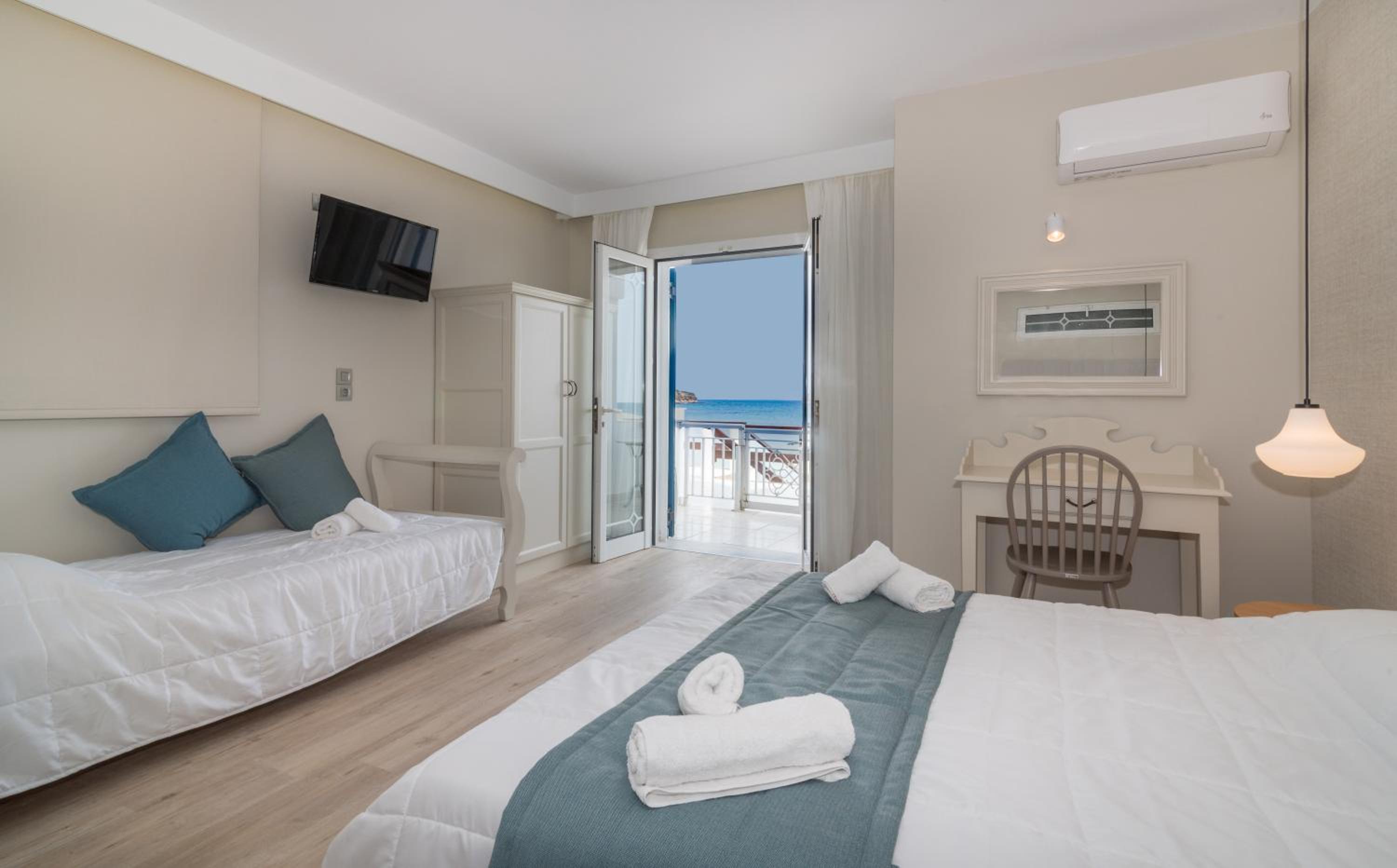Studio (2 Adults) with Sea View photo 3