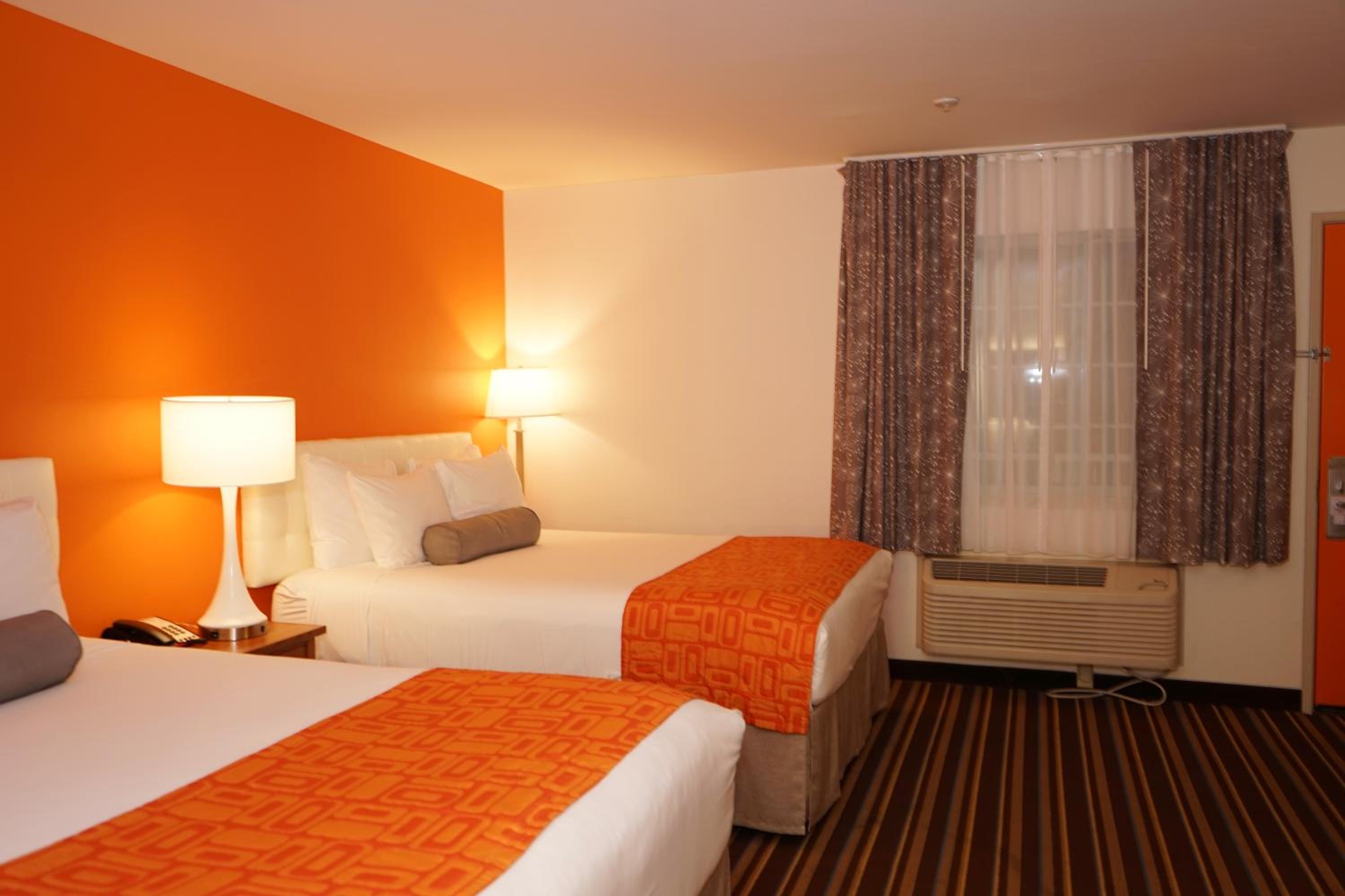 Queen Room with Two Queen Beds - Non-Smoking - Photo 1