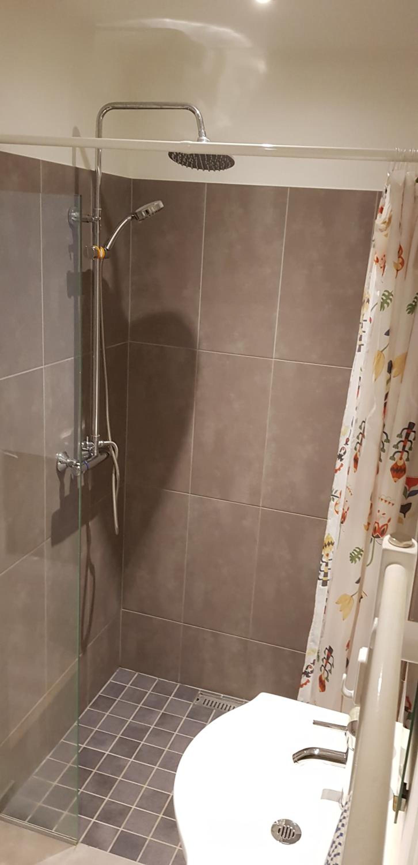 Double or Twin Room with Private Bathroom - Photo 8