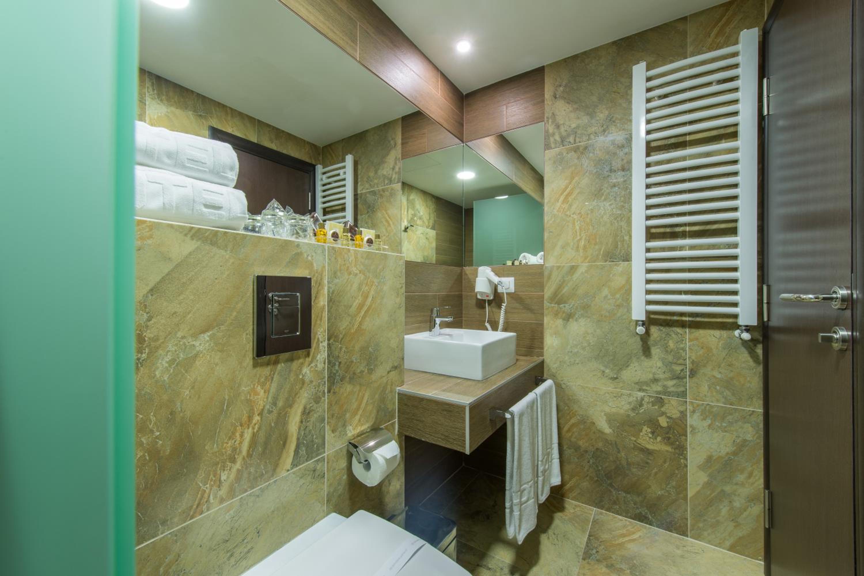 Twin Room - Photo 5
