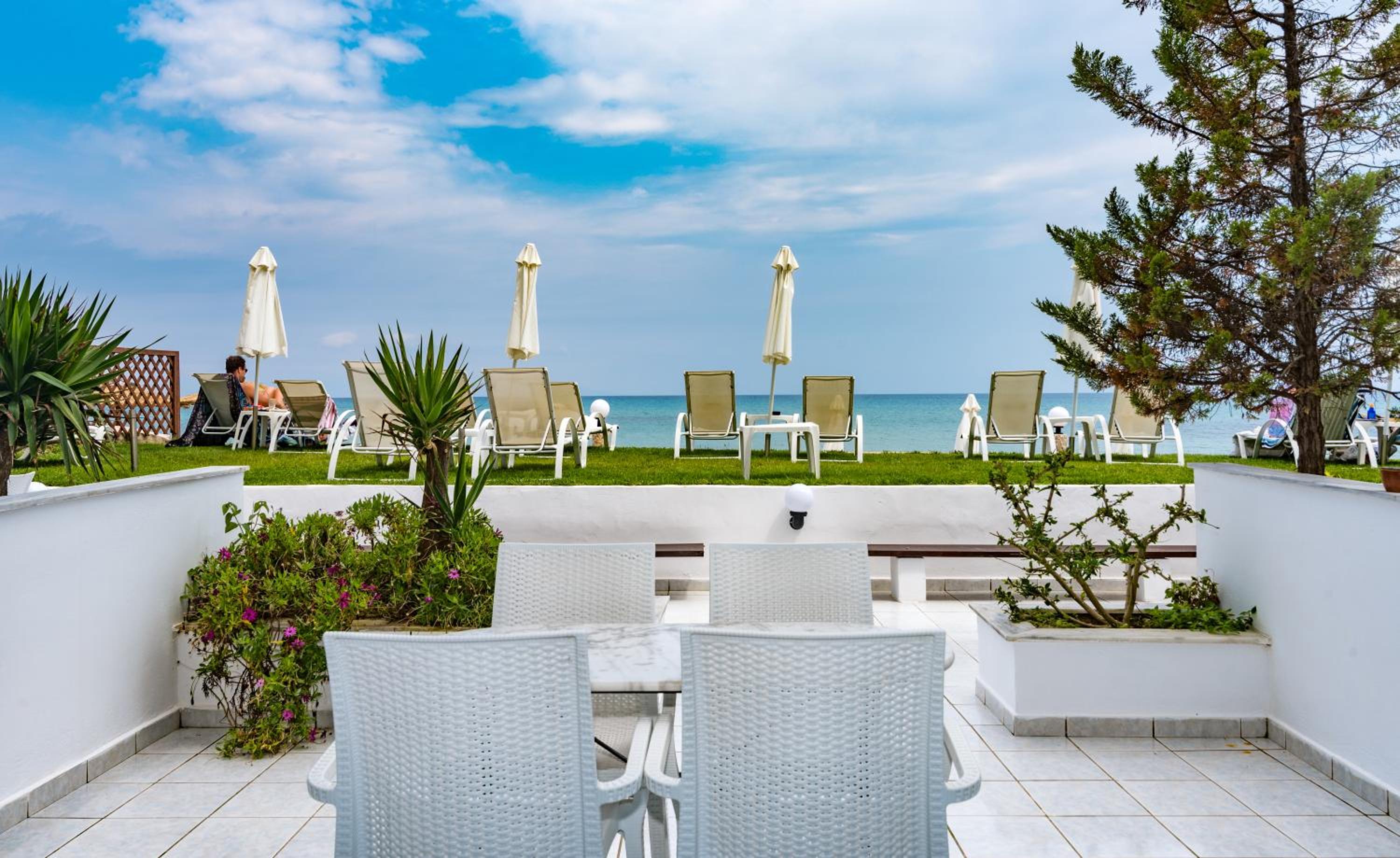 Studio (4 Adults) with Sea View photo 2