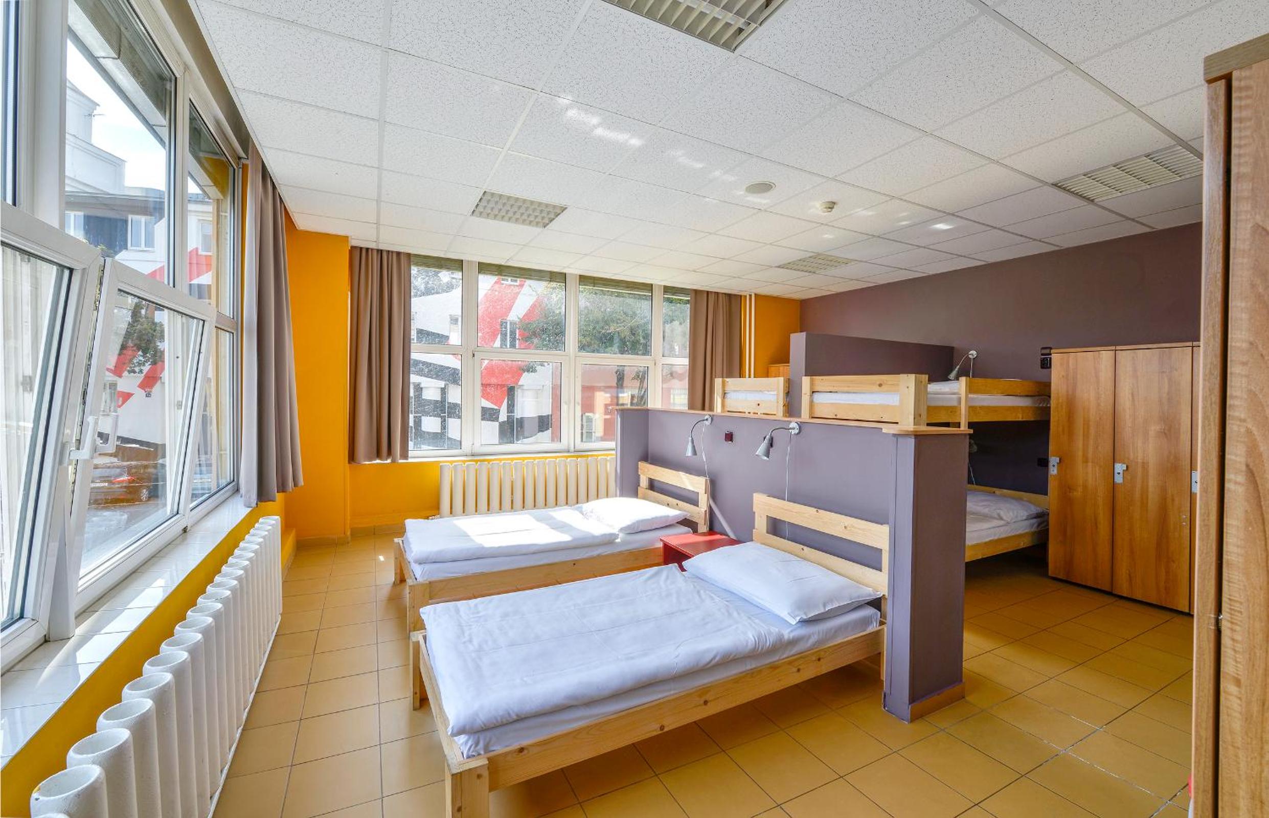 Bed in 8-Bed Dormitory Room photo 1