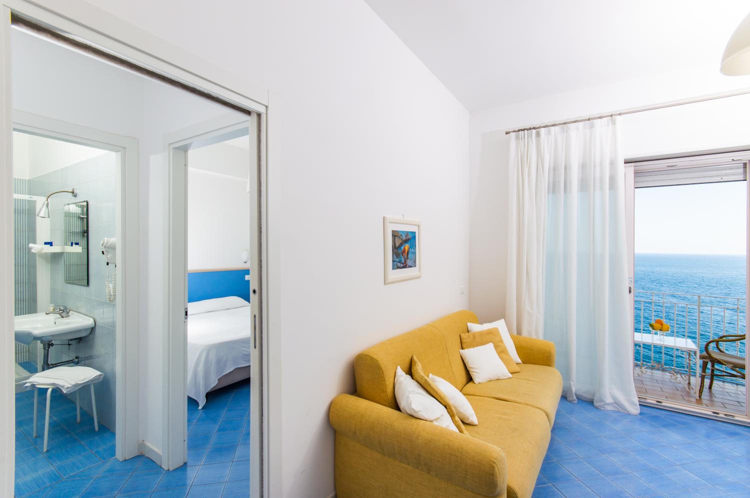 One-Bedroom Apartment with Sea View - Photo 1