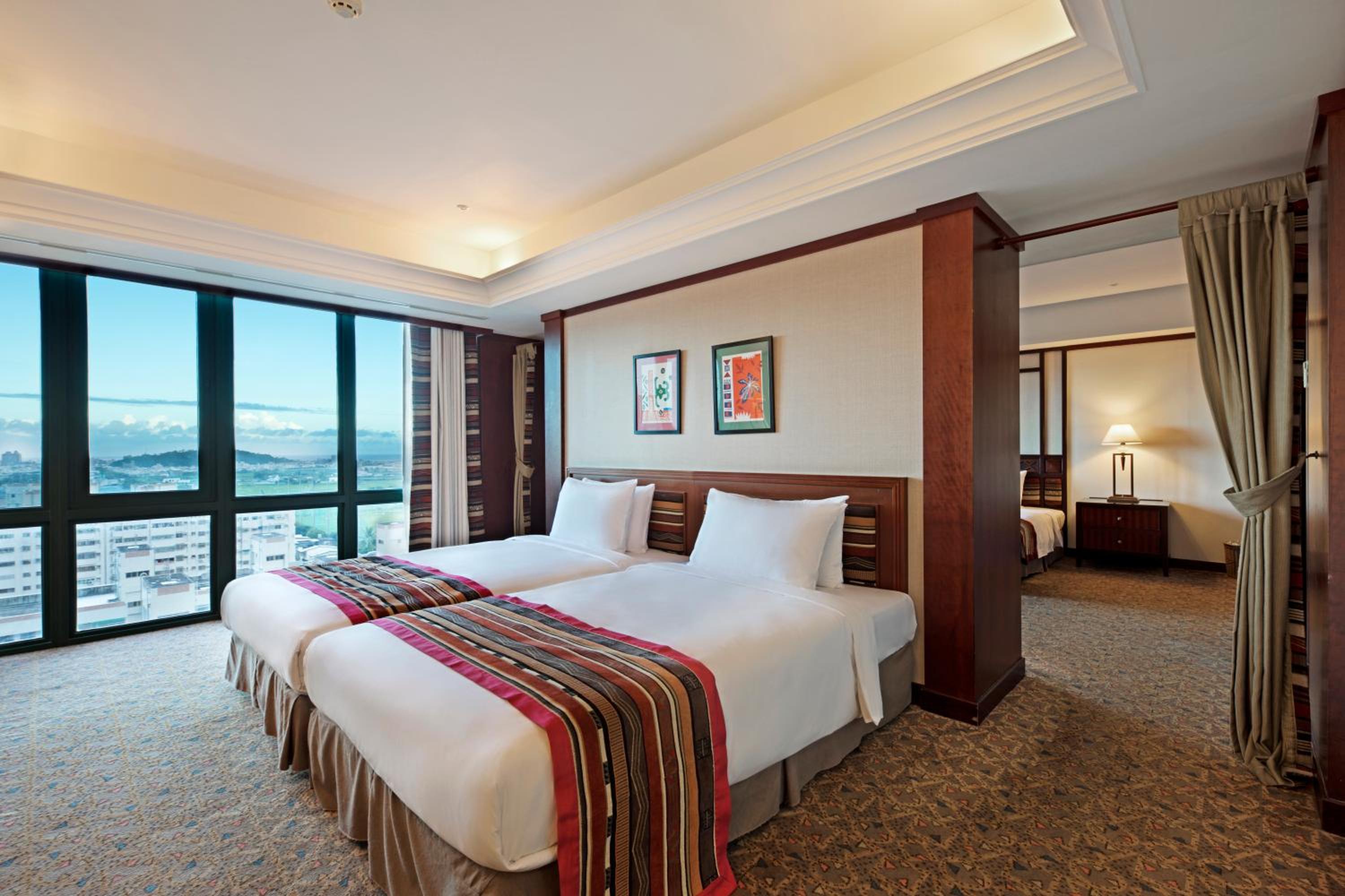 Deluxe Family Room