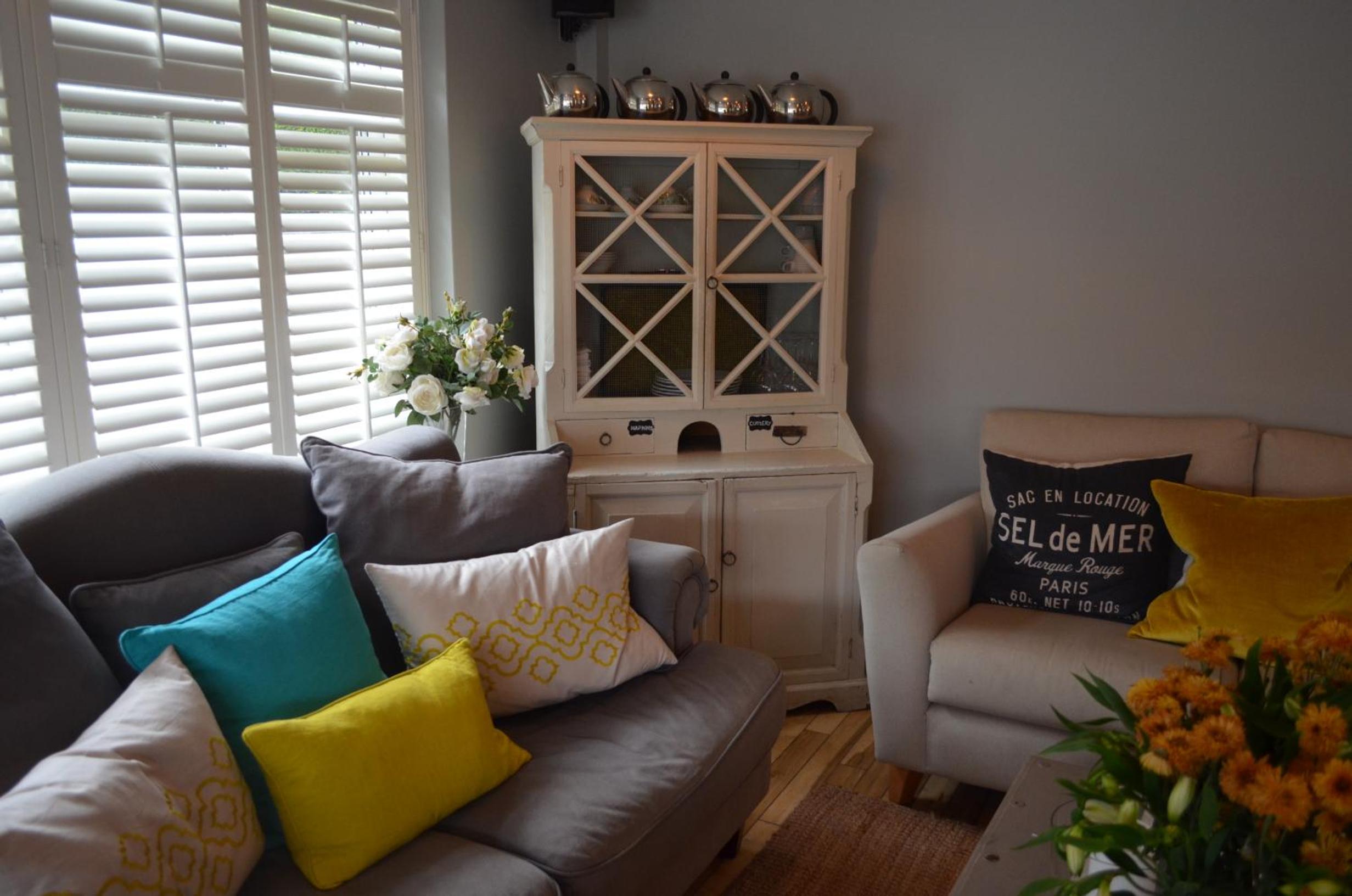 Family Room - Pet Friendly - Photo 9