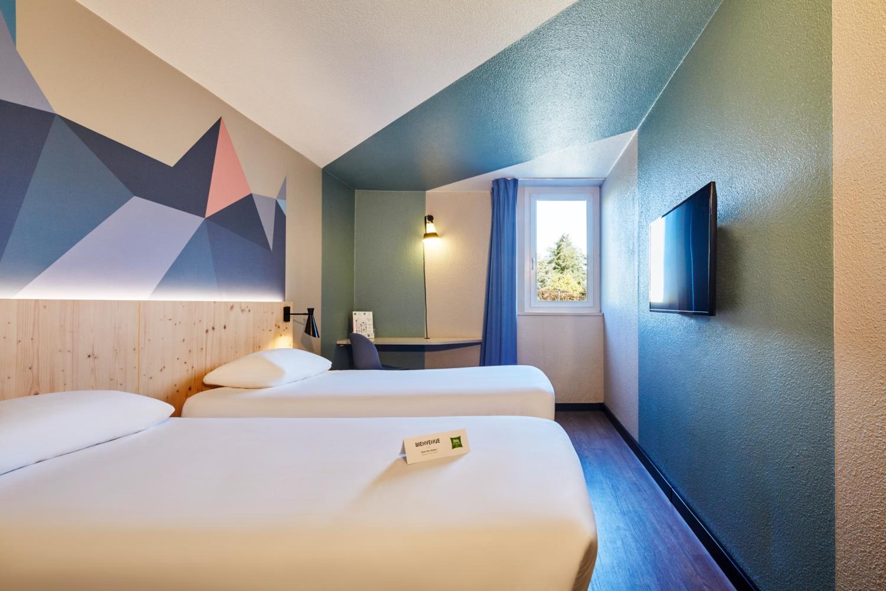 Standard Twin Room - Photo 4