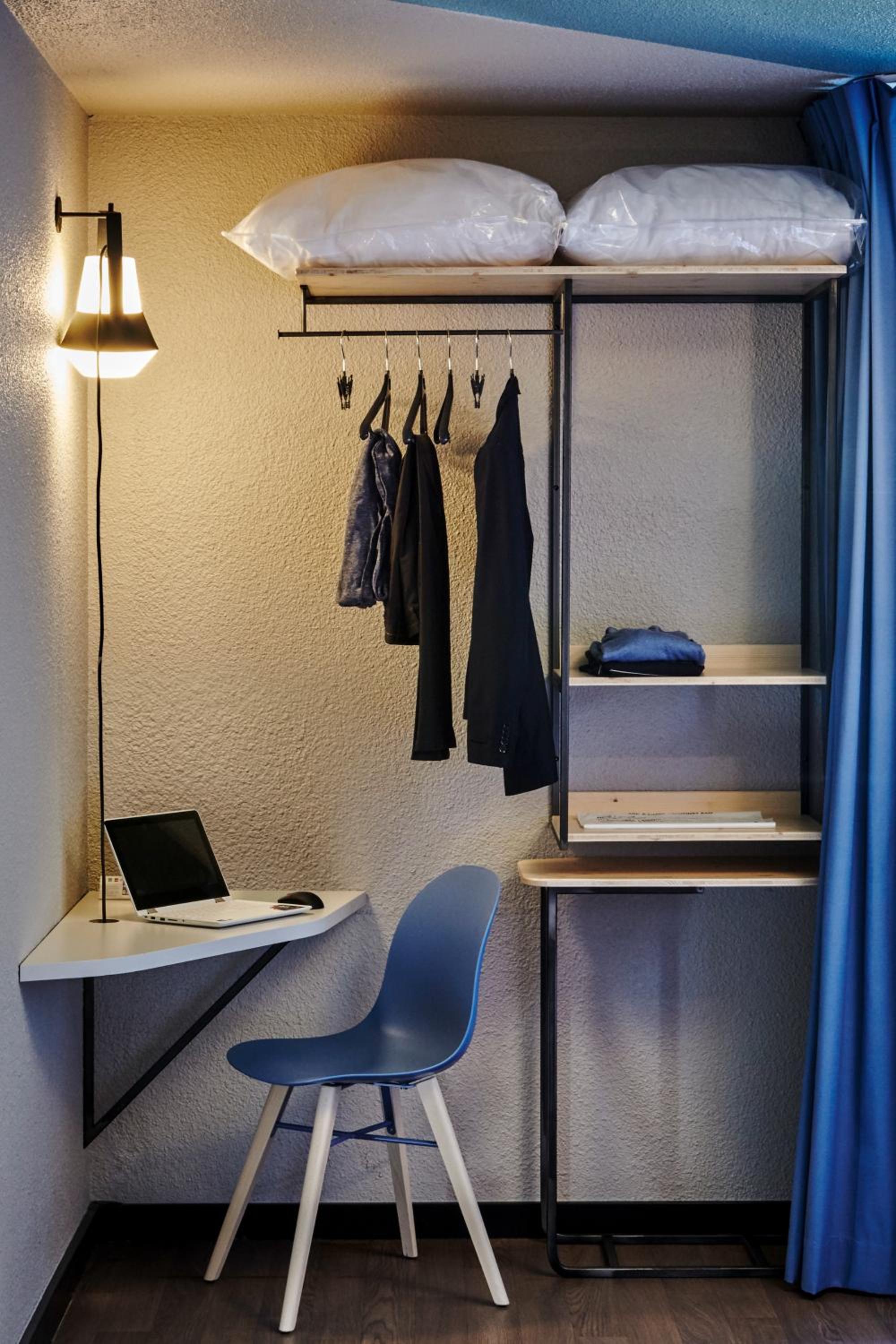 Standard Twin Room - Photo 6