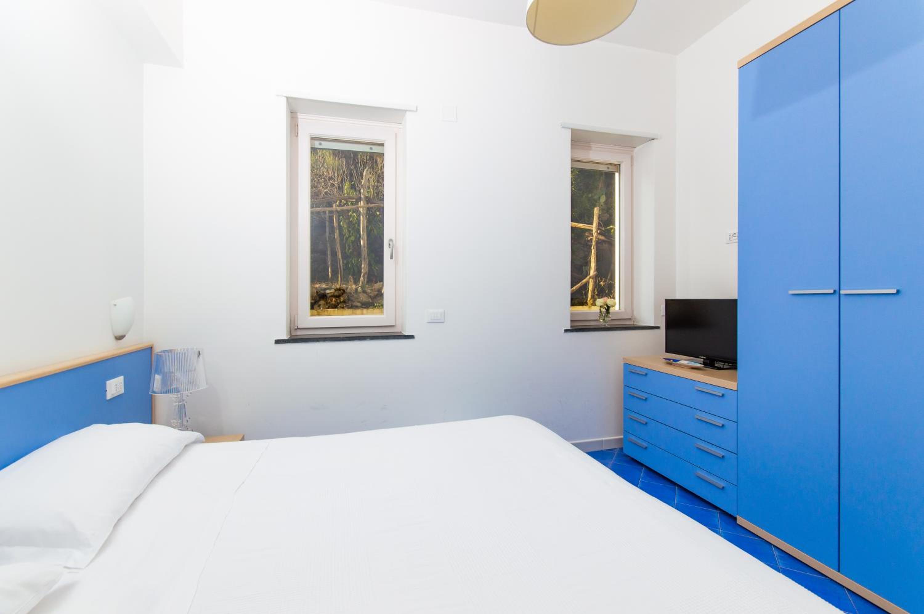 One-Bedroom Apartment with Hill View - Photo 1