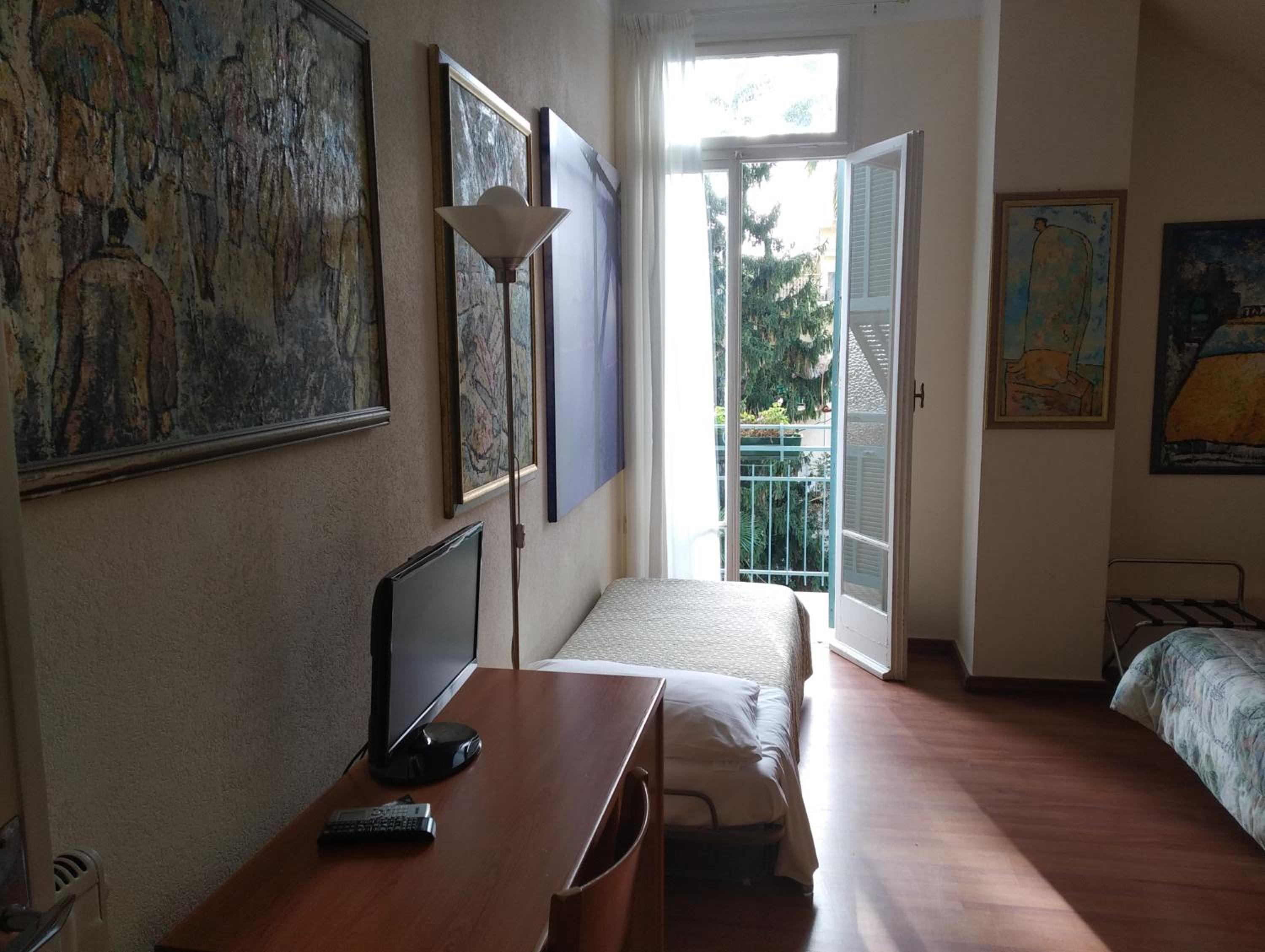 Deluxe Room (2 Adults + 1 Child) photo 2