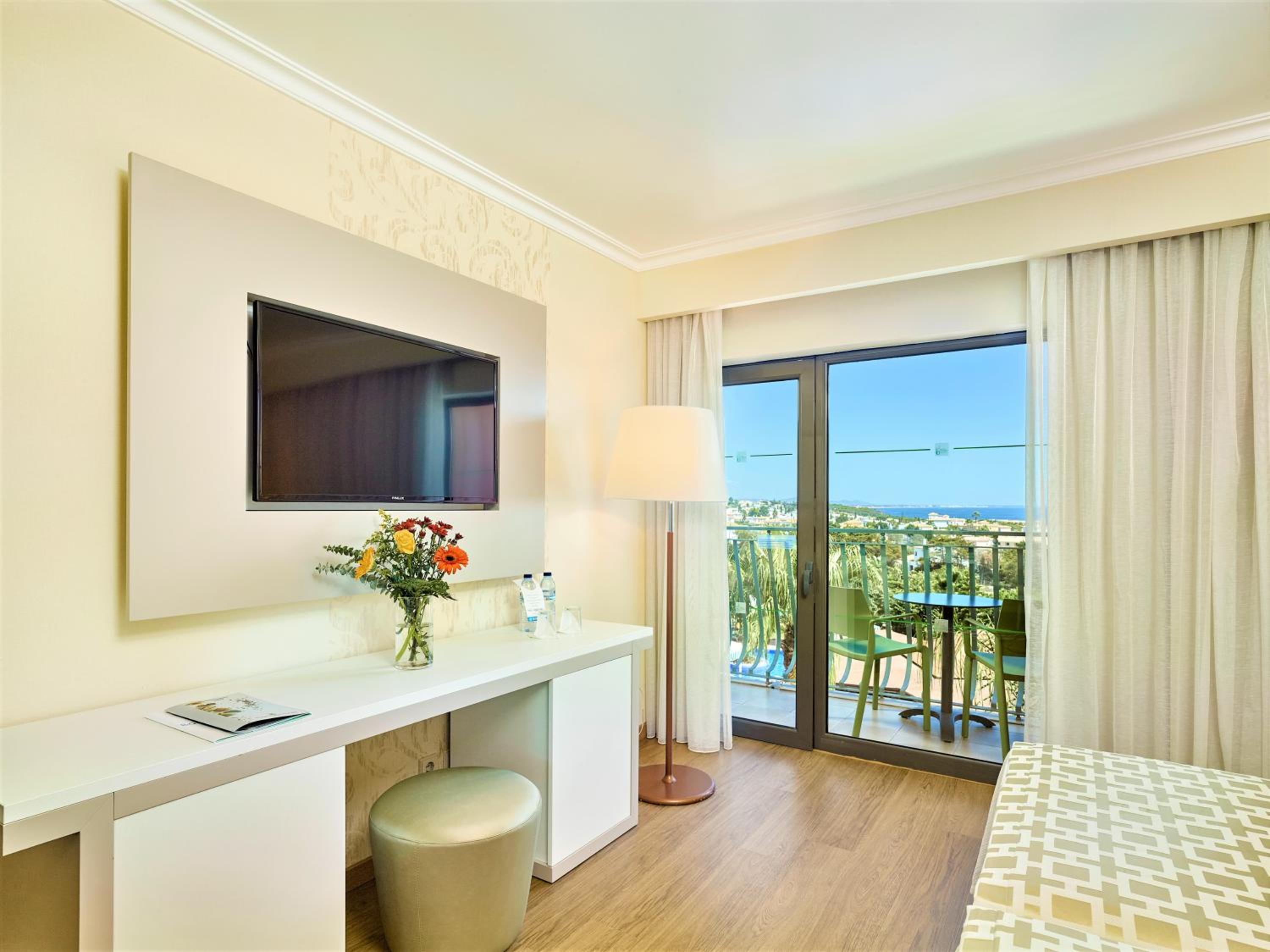 Deluxe Twin Room with Sea View