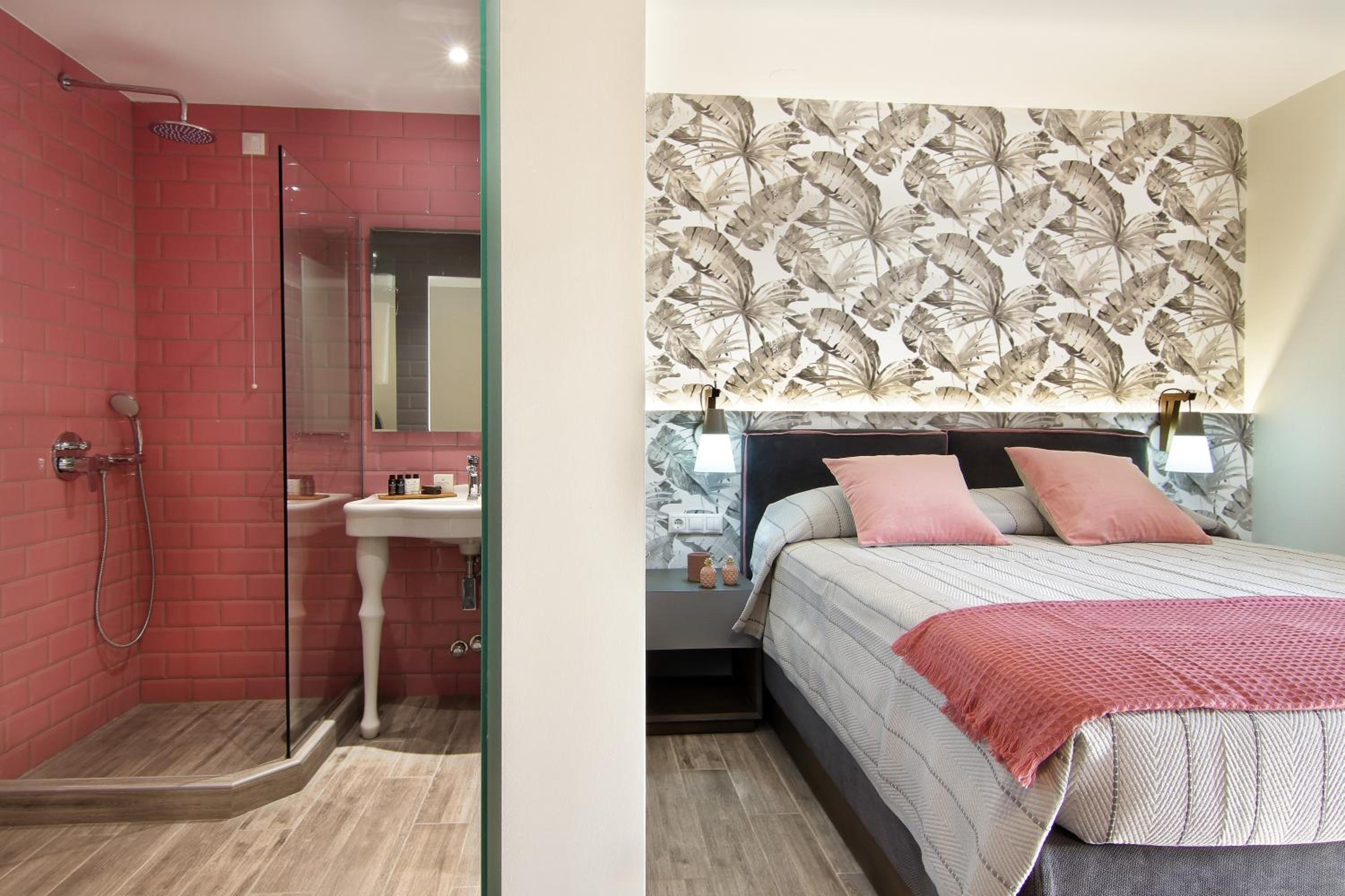 Superior Double Room with Balcony & Side Sea View photo 3
