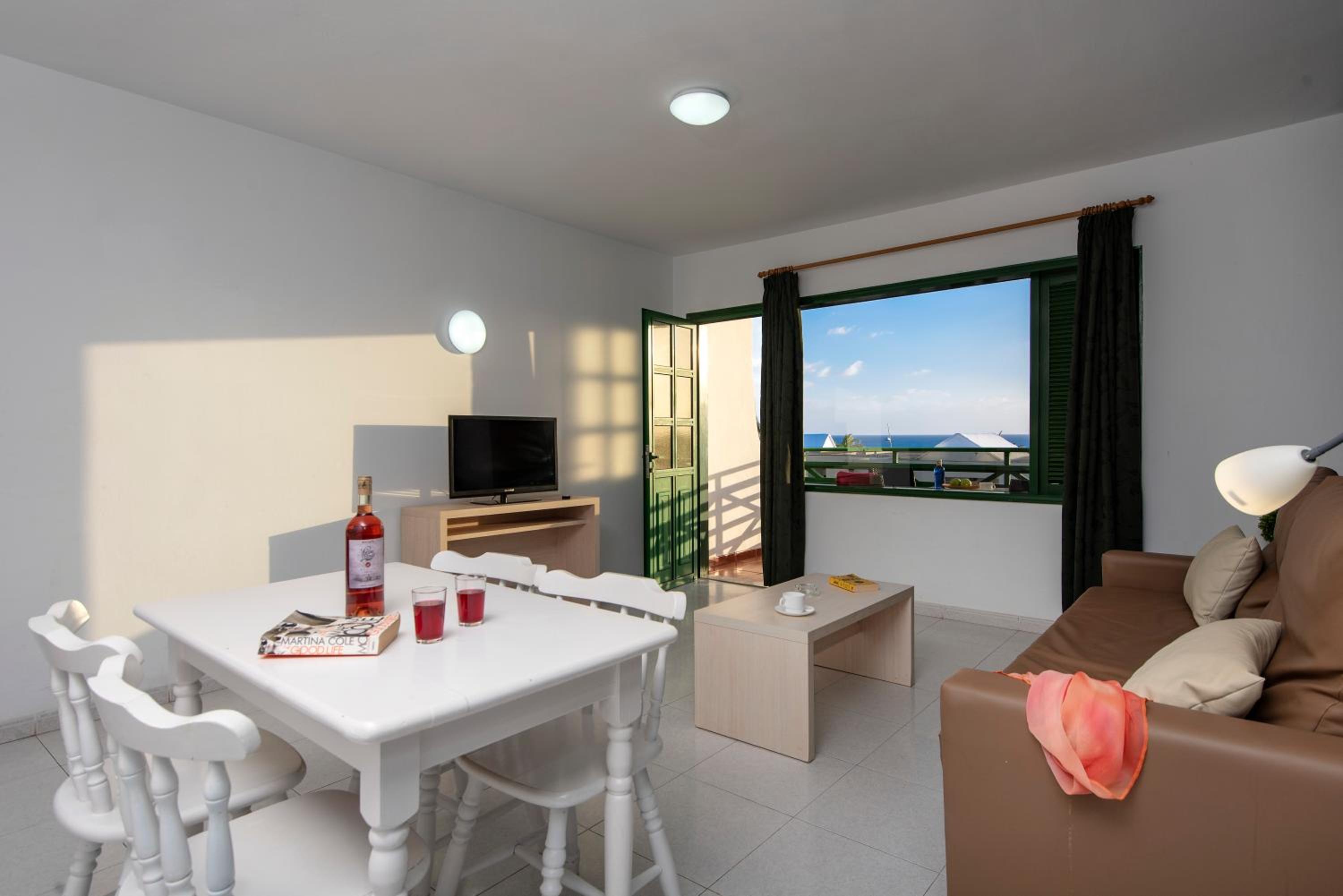 Apartamento de una habitación con vista al mar (2 adultos)