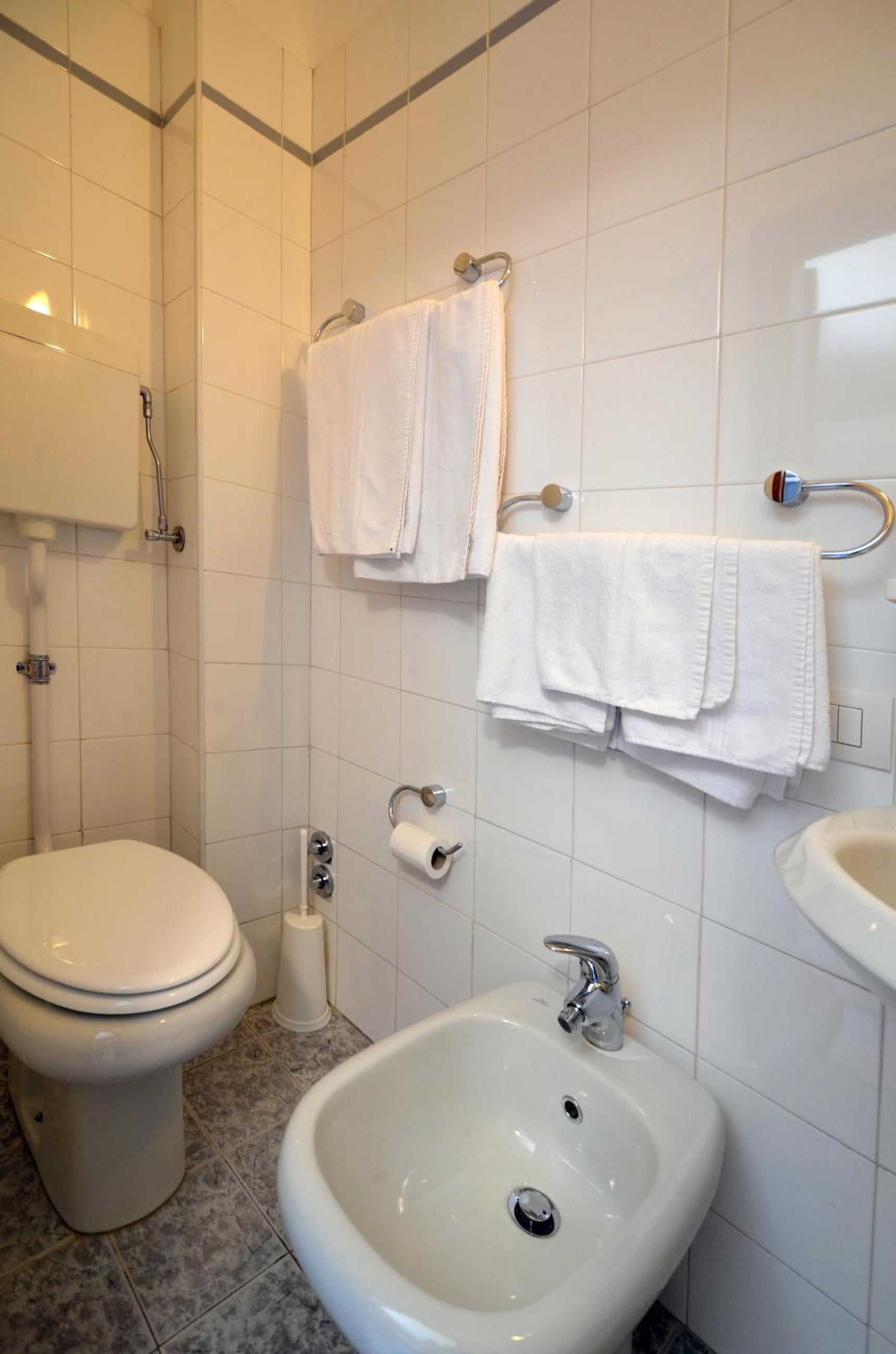 Classic Quadruple Room - Photo 8