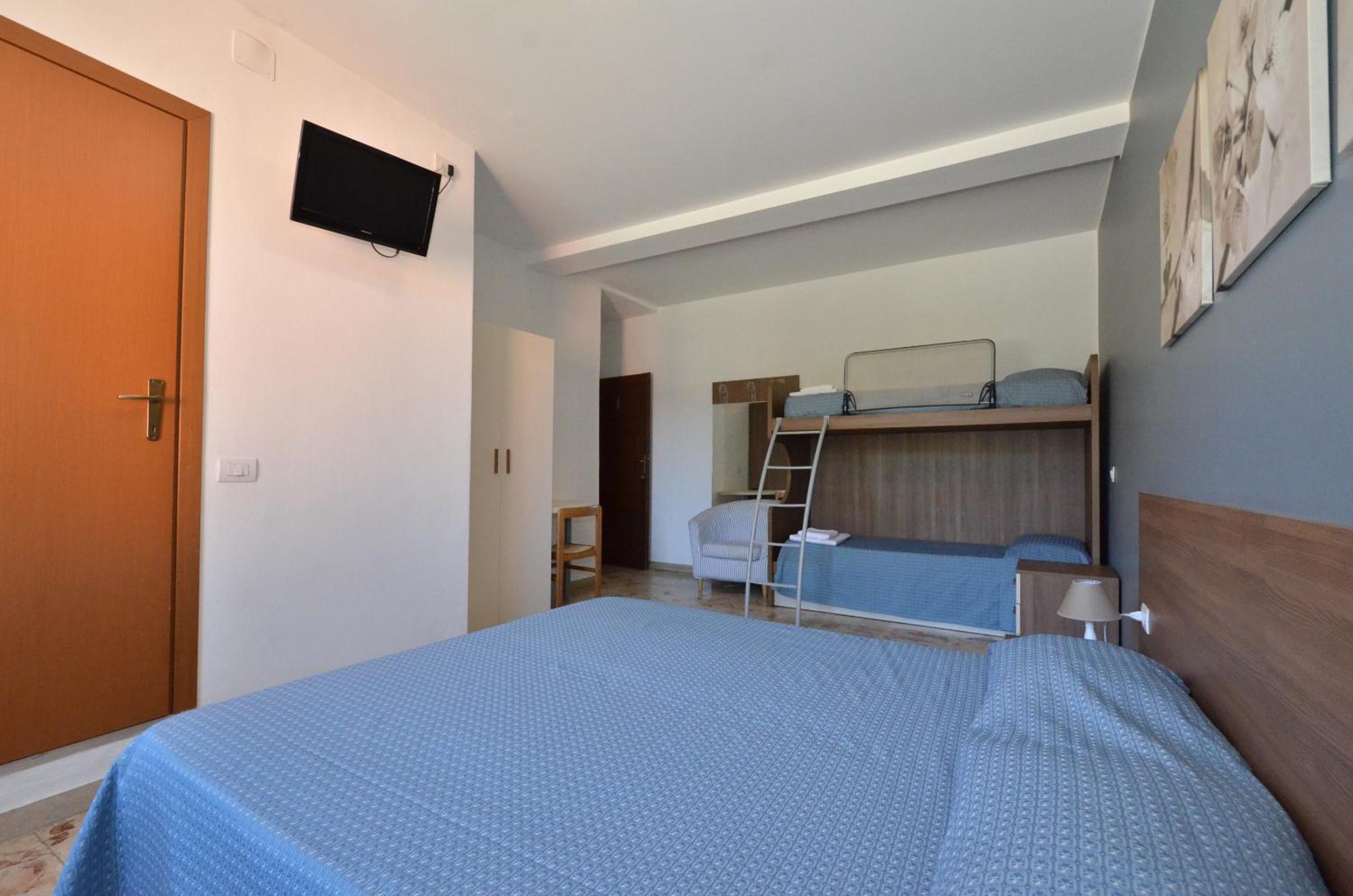 Classic Quadruple Room - Photo 4