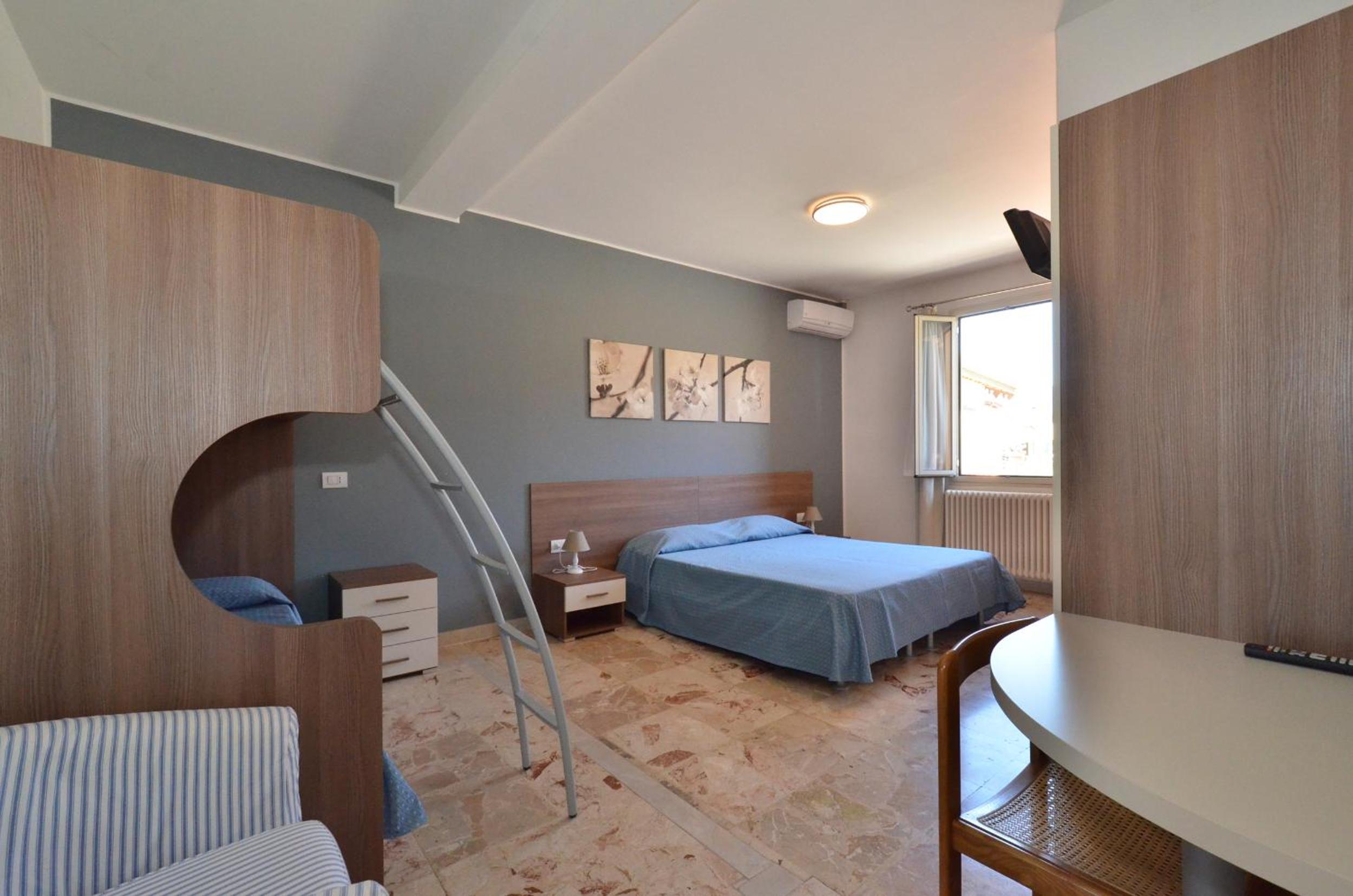 Classic Quadruple Room - Photo 1