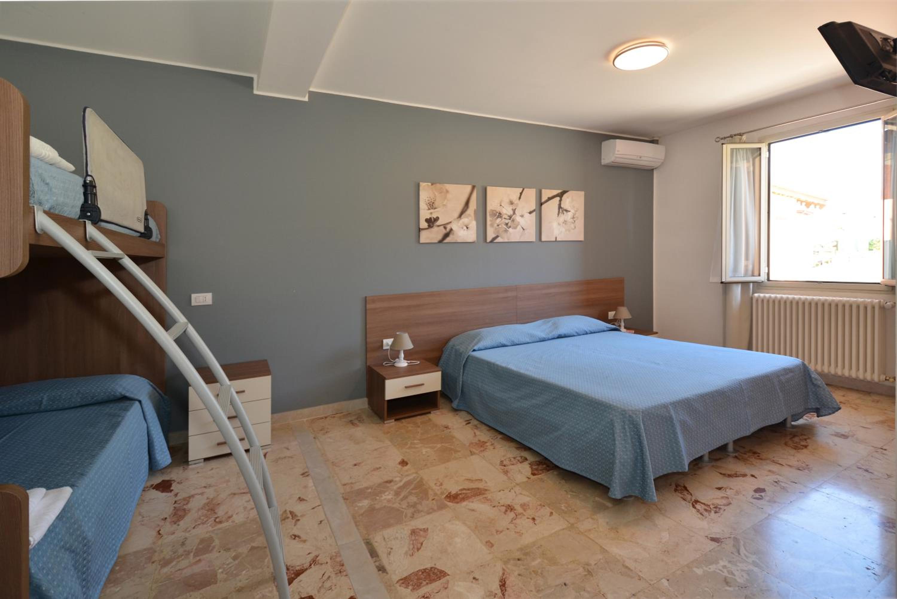 Classic Quadruple Room - Photo 3