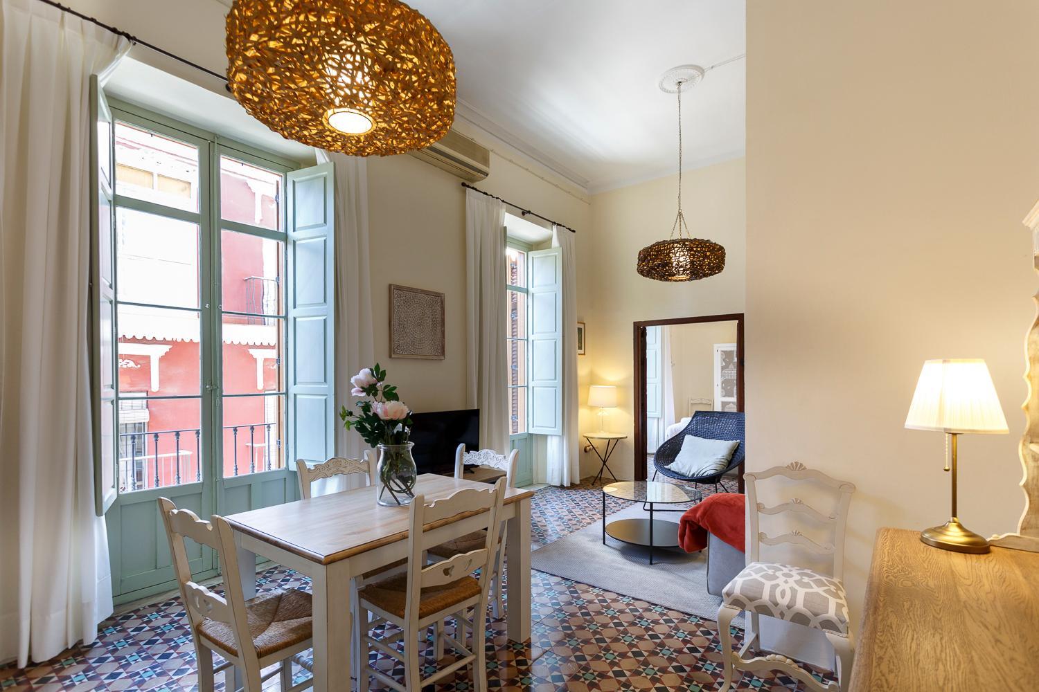 Apartamento de una habitación con balcón