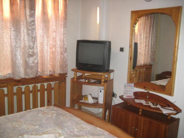 Five-Bedroom House photo 1