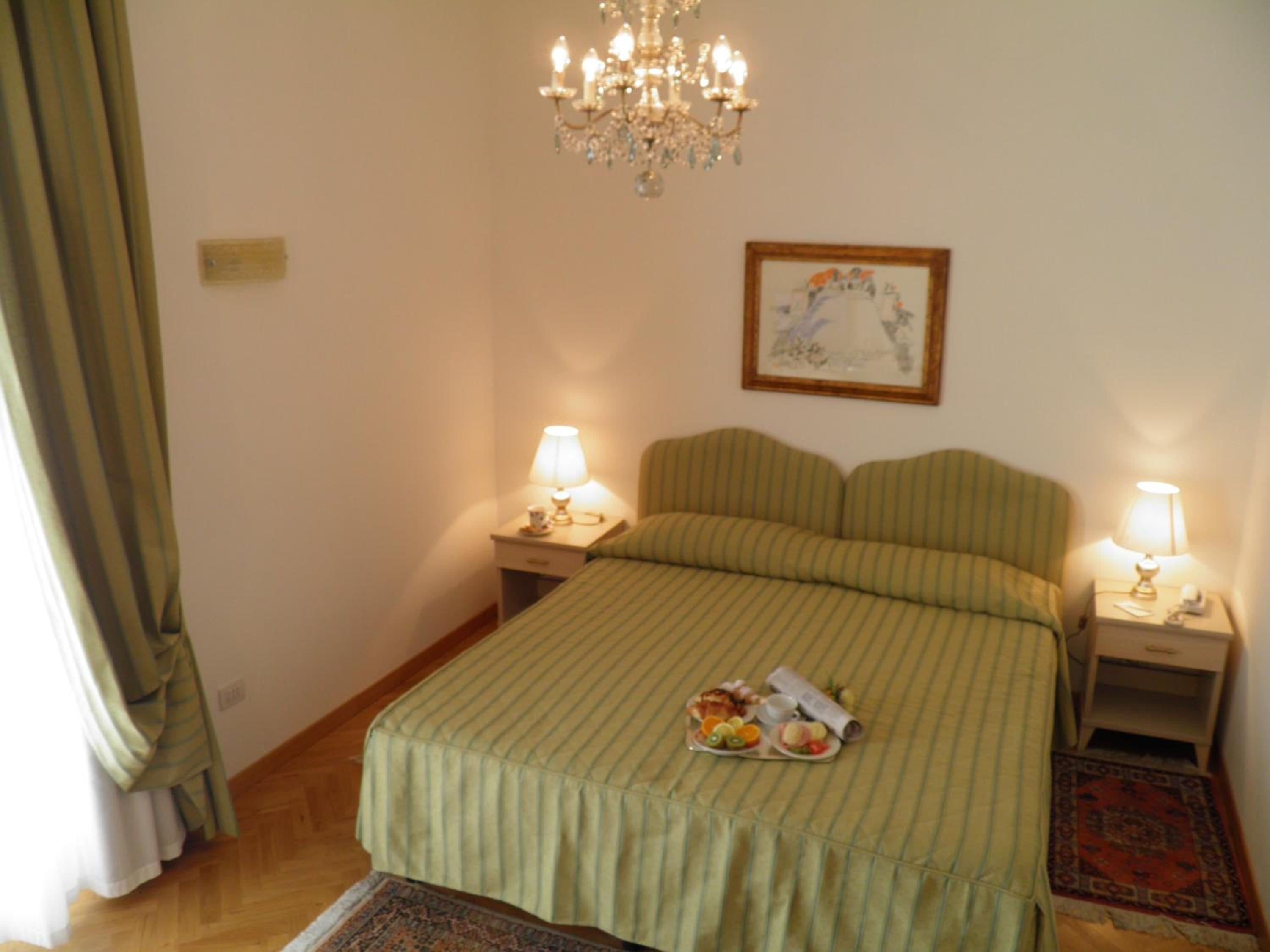 Double Room - Photo 6