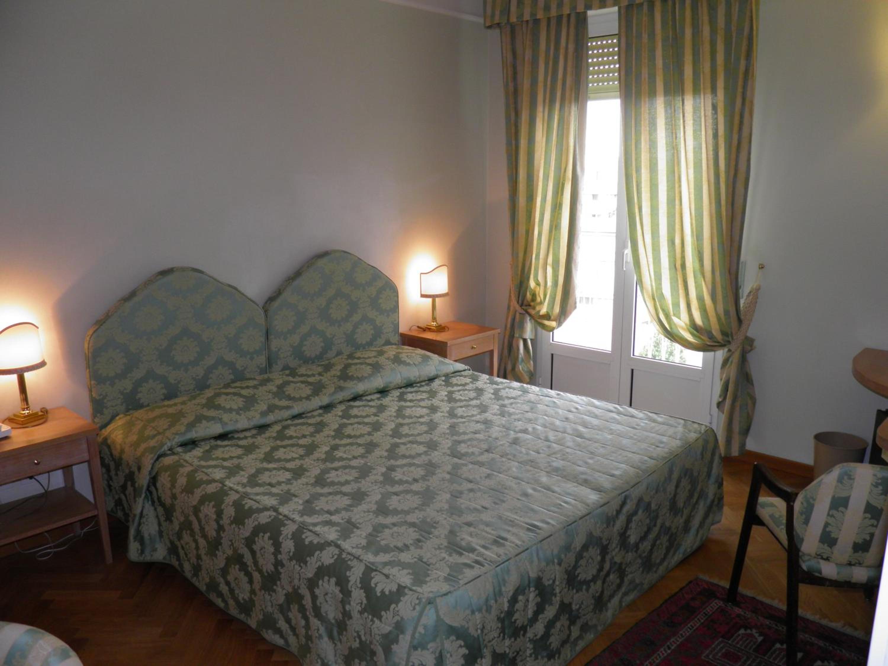 Double Room - Photo 7