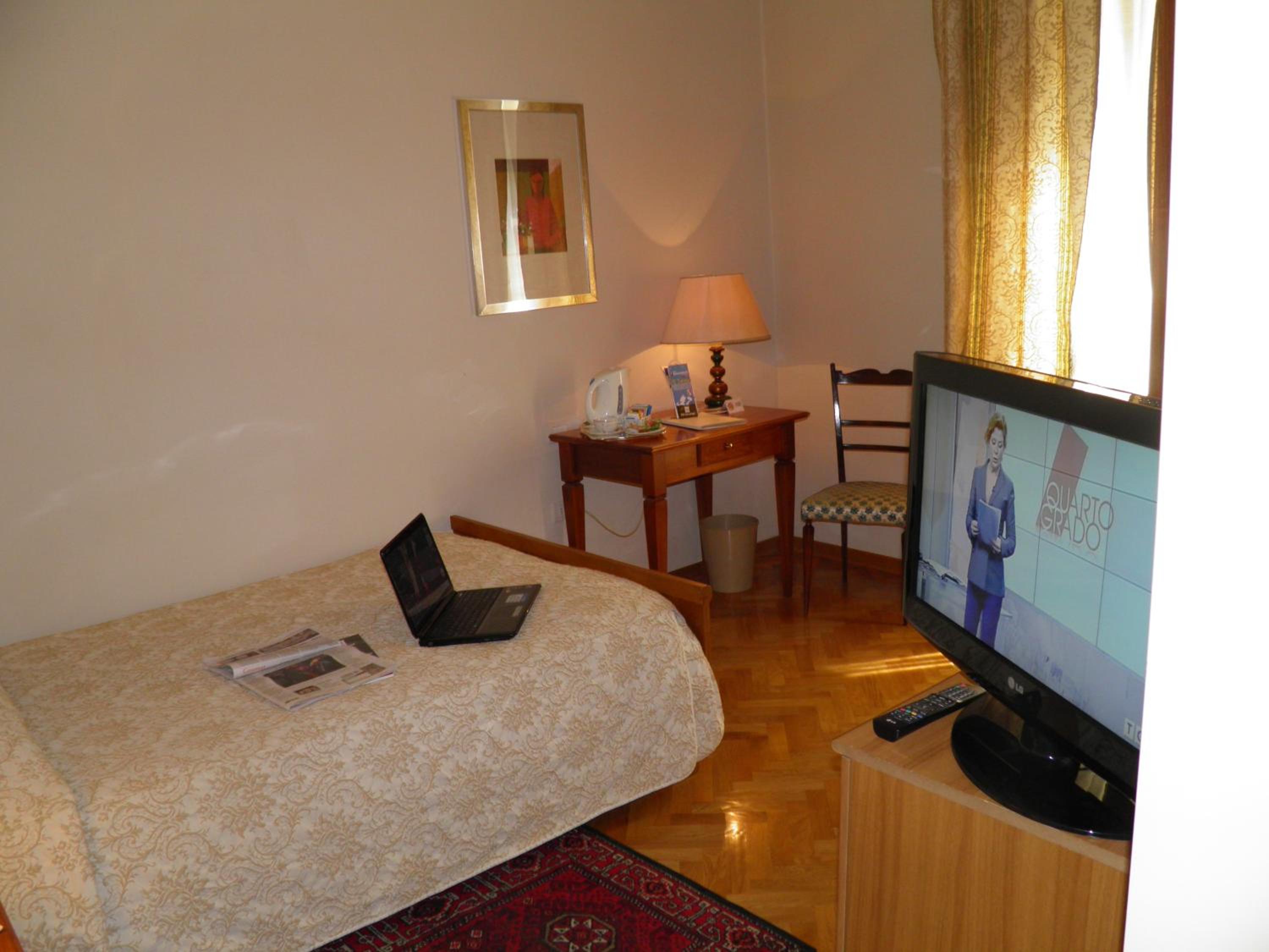 Single Room photo 2