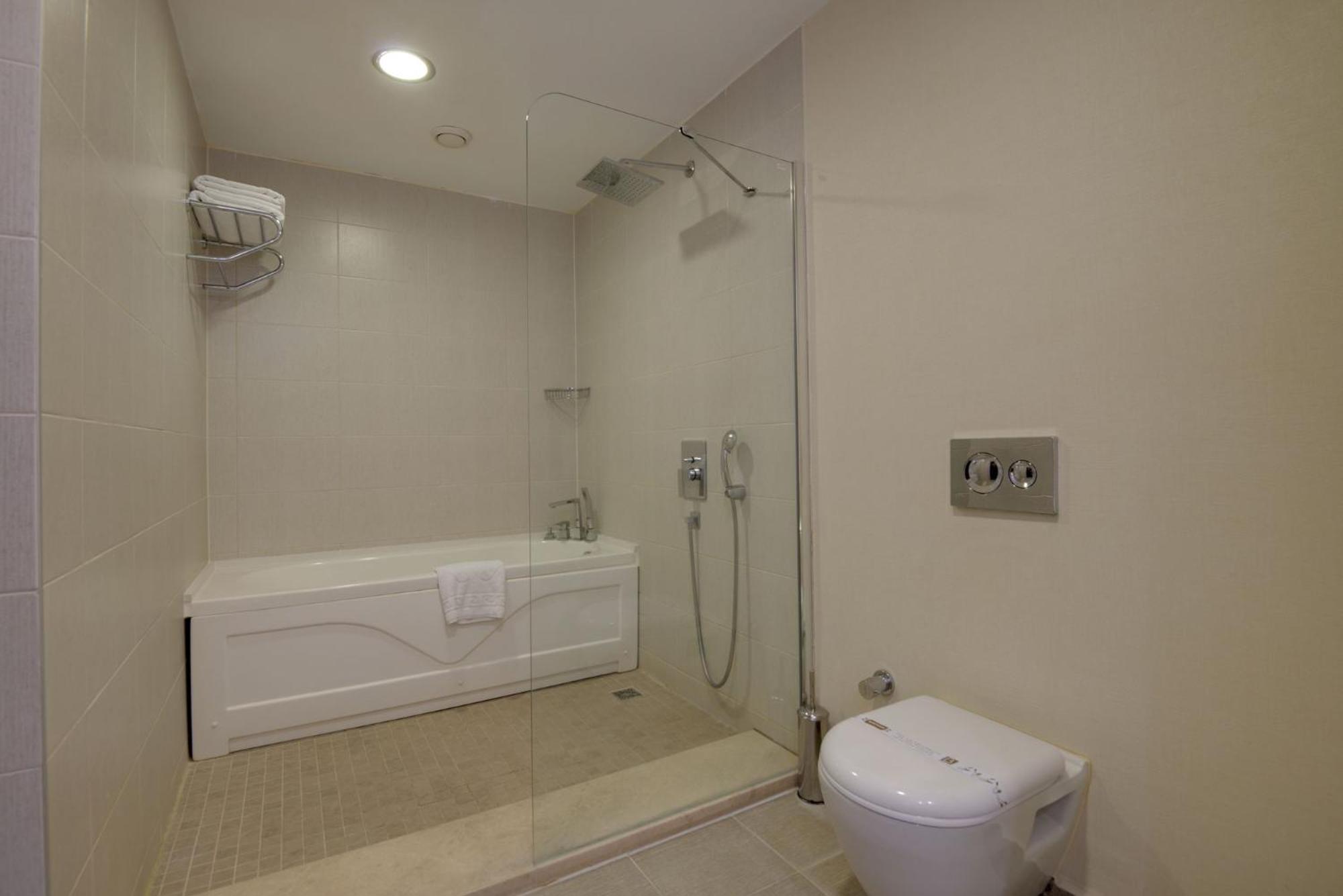 Executive Suite - Photo 2