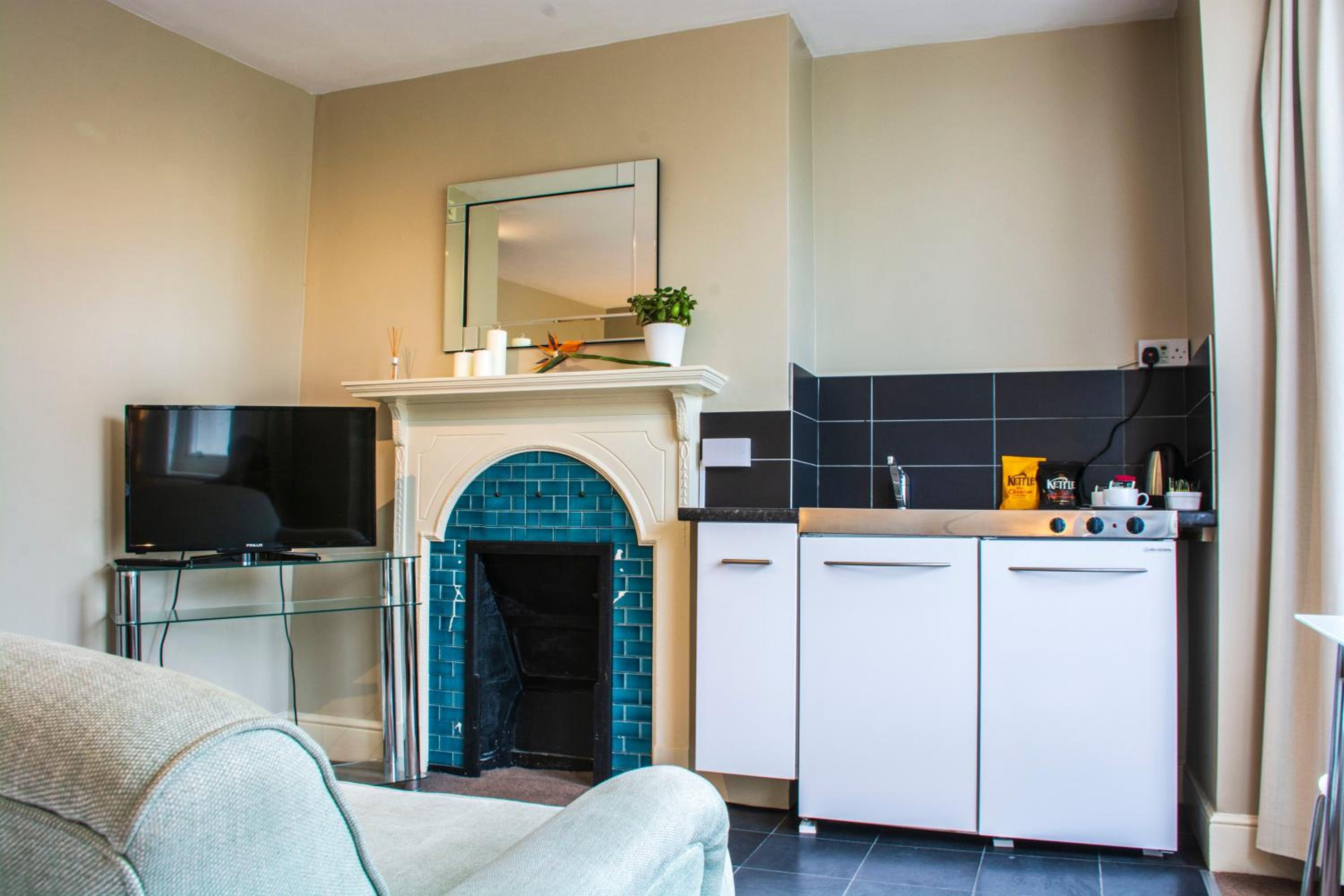 Large Double Room with Partial Sea View - Photo 12