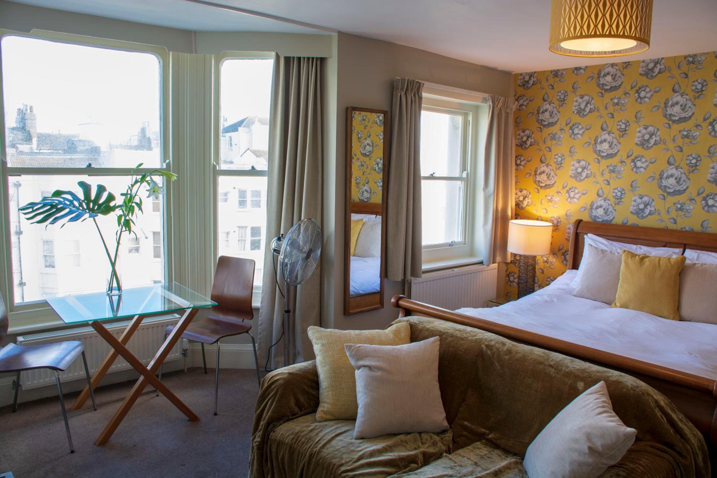 Large Double Room with Partial Sea View - Photo 13
