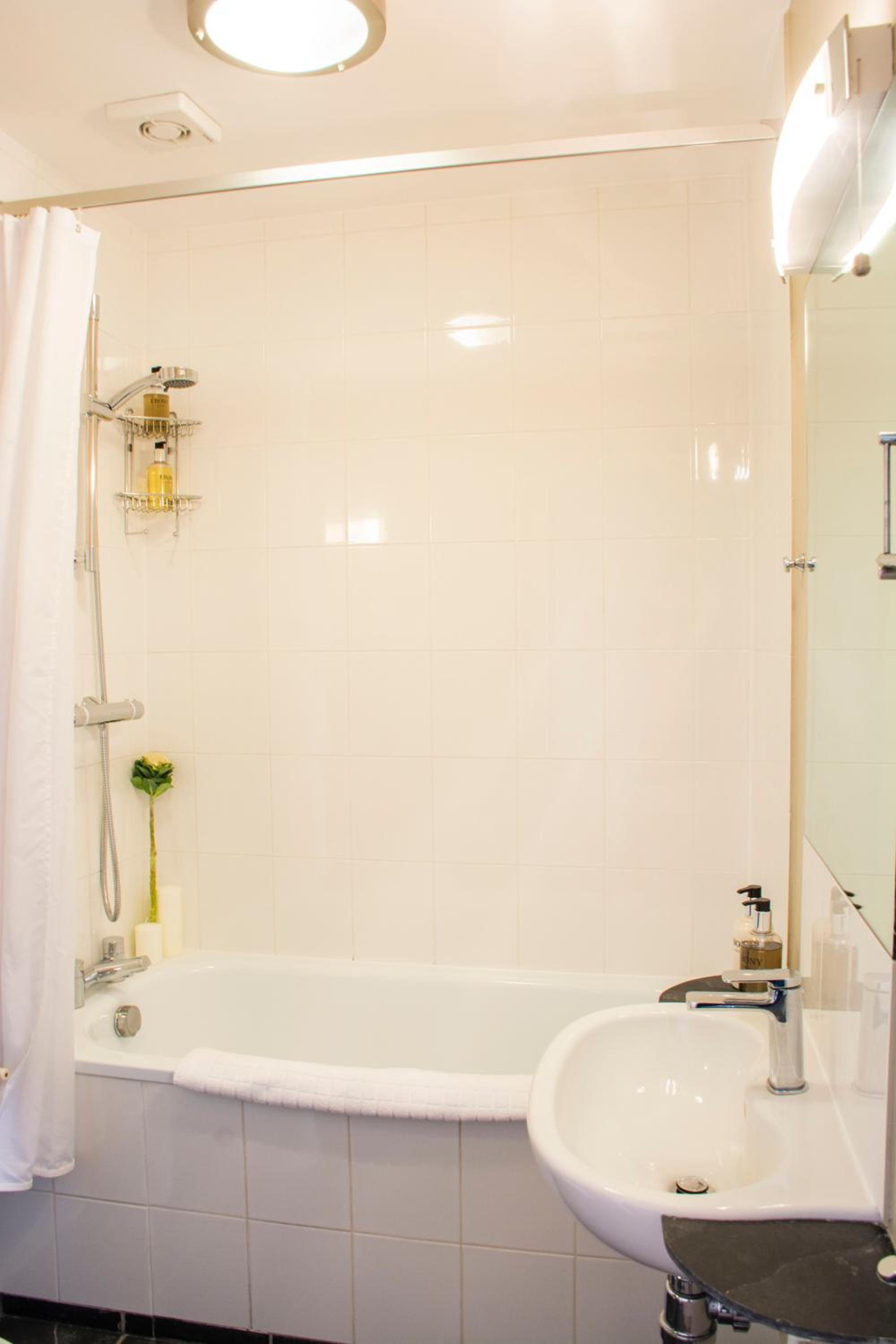 Large Double Room with Partial Sea View - Photo 17