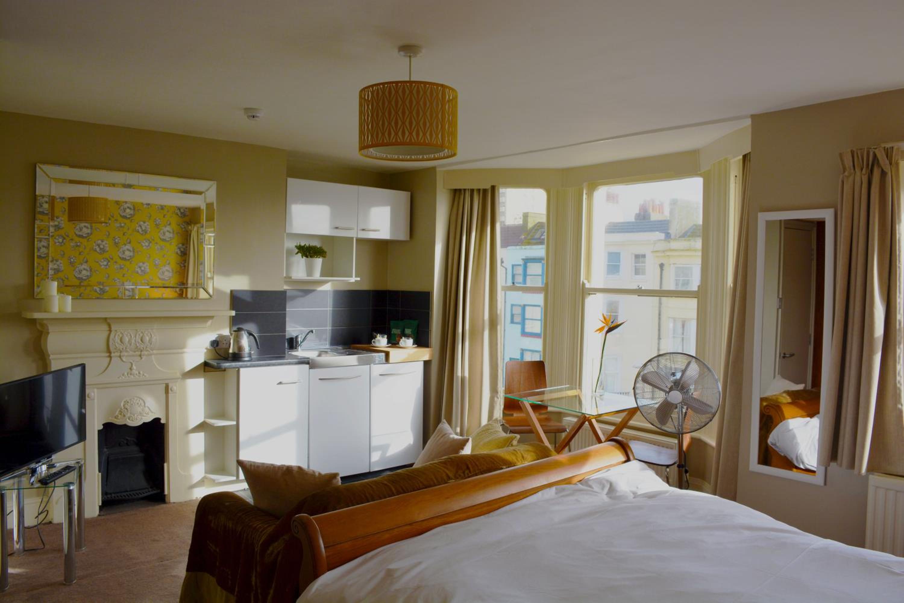 Large Double Room with Partial Sea View - Photo 1