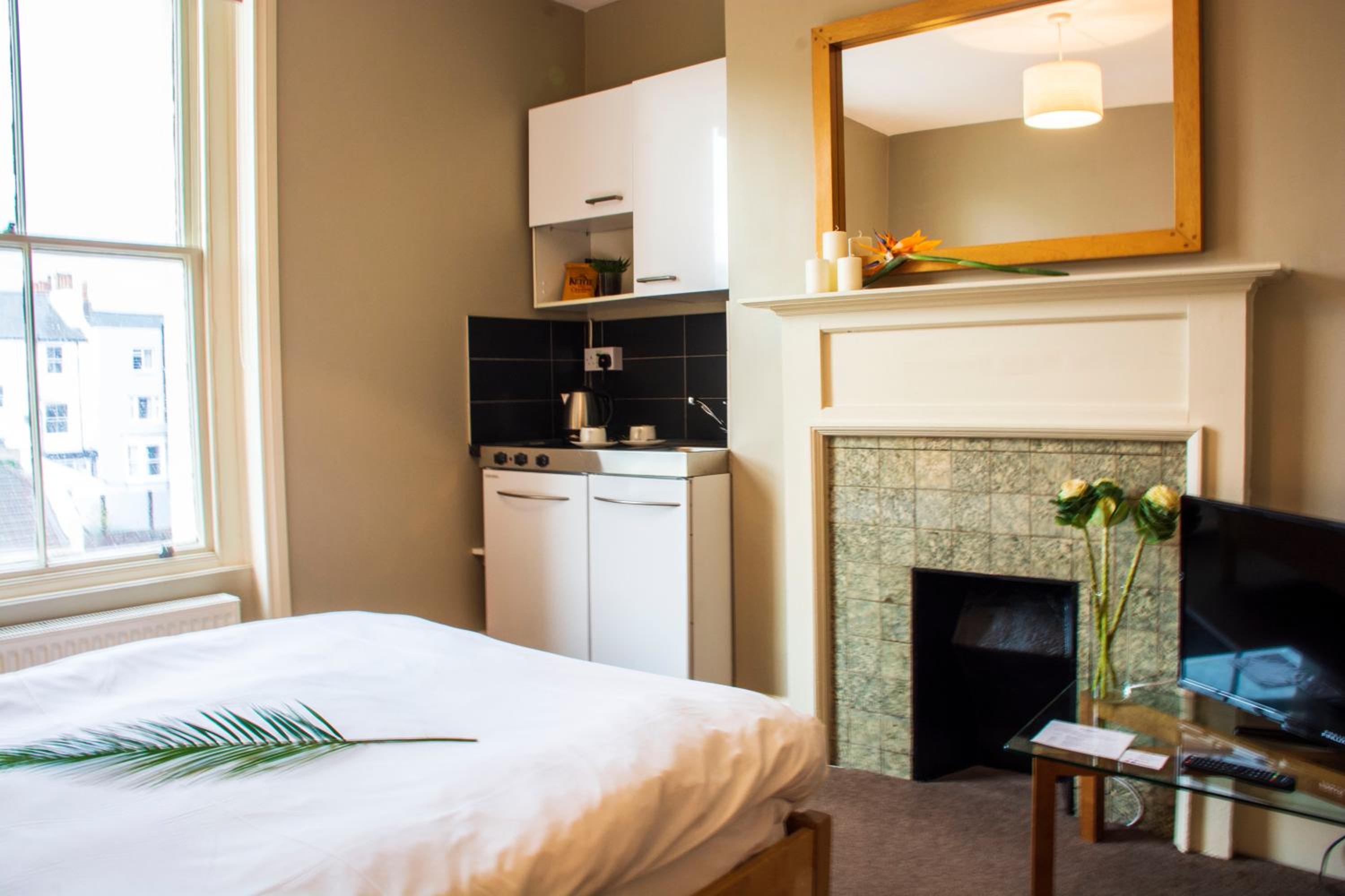 Small Double Room - Photo 10