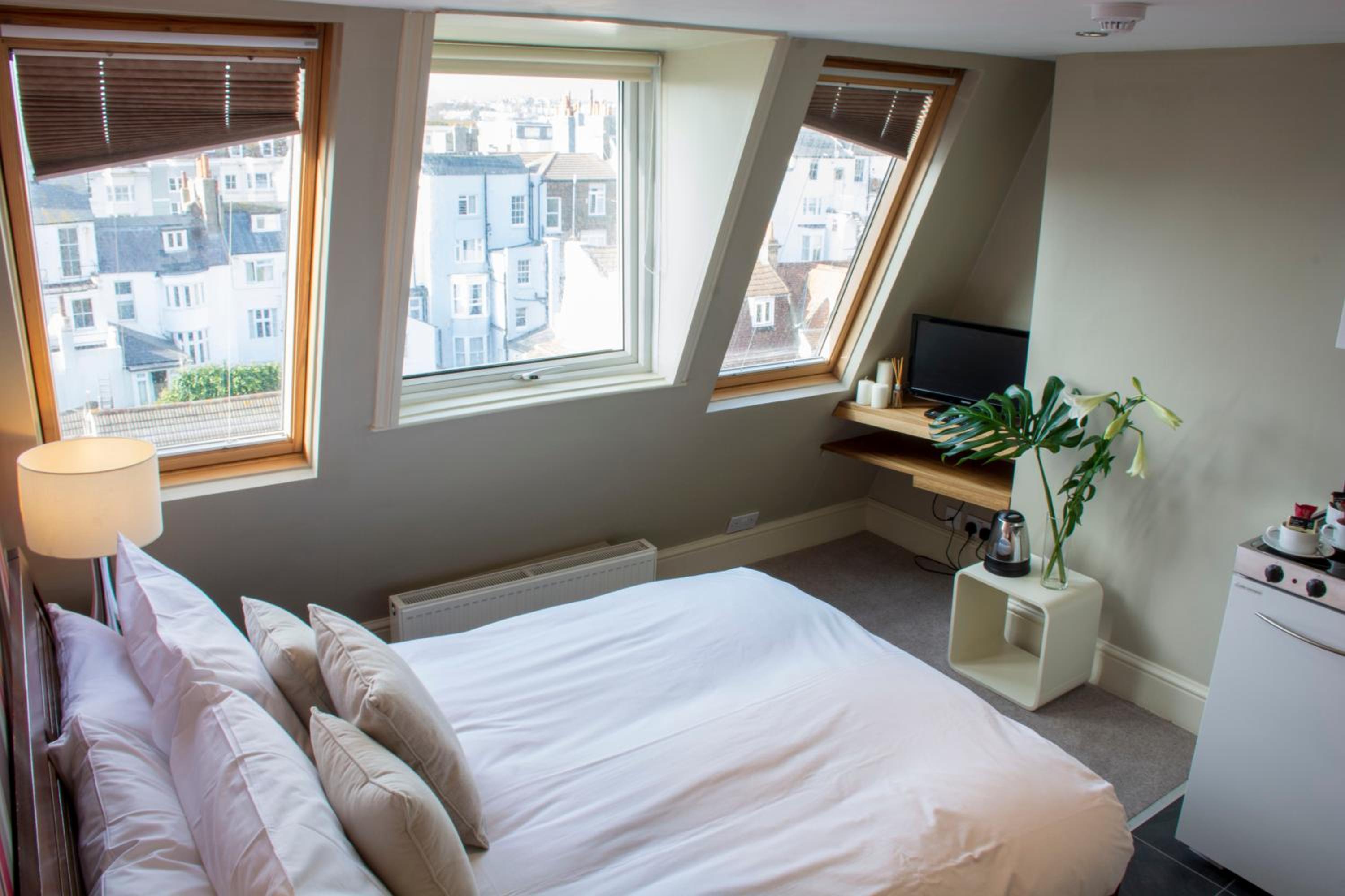 Small Double Room - Photo 8