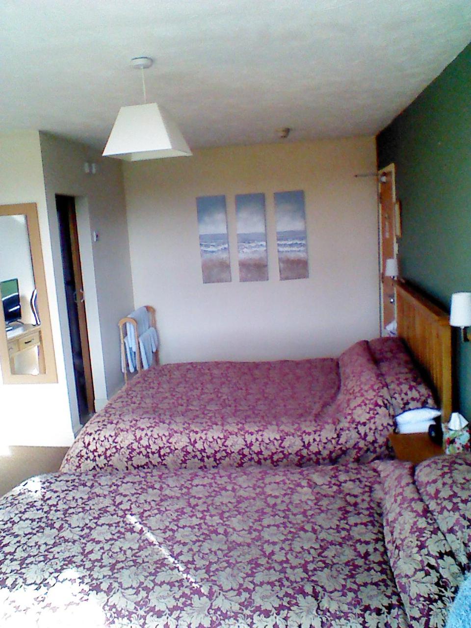 Family Room with Private Bathroom photo 3