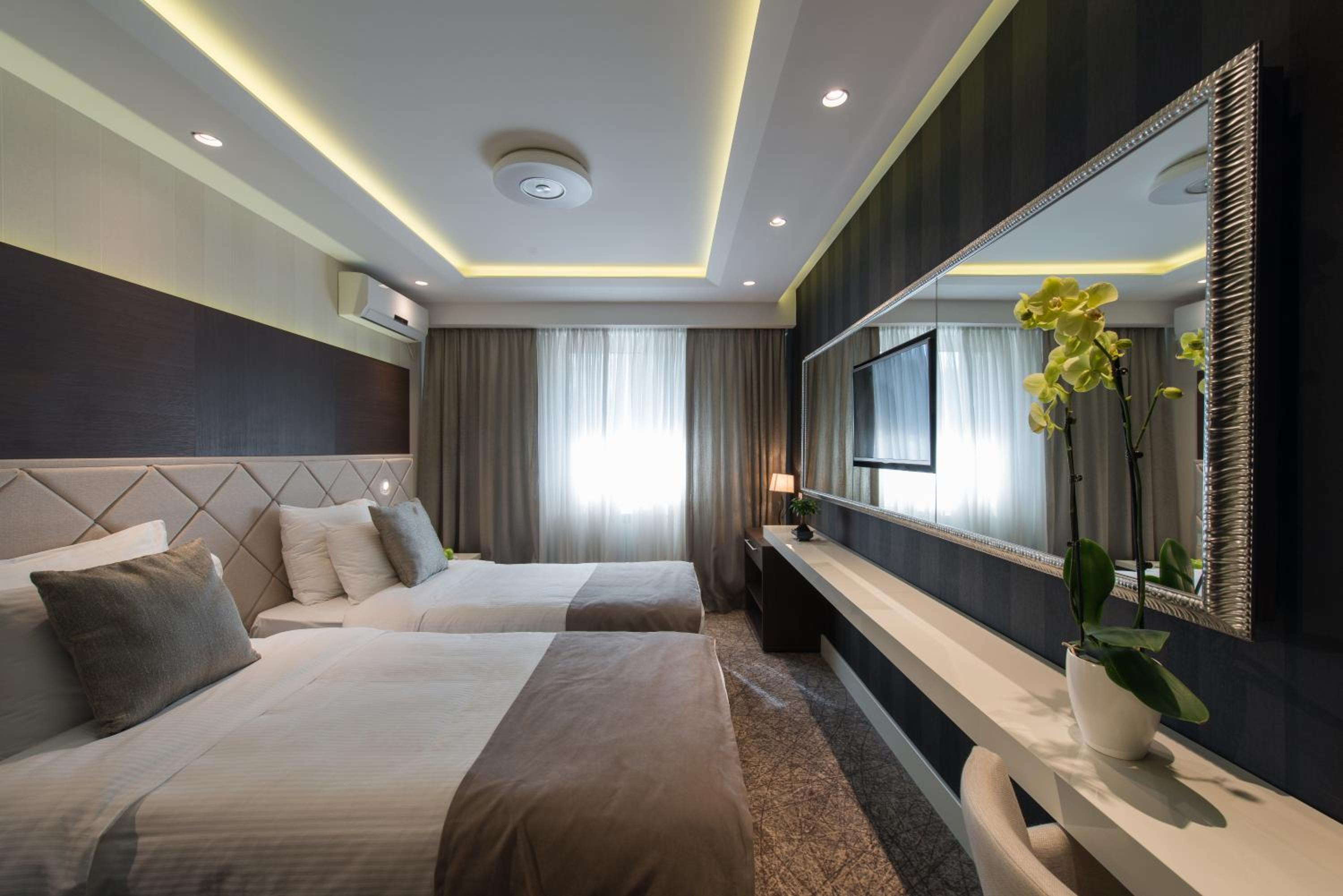 Twin Room - Photo 11