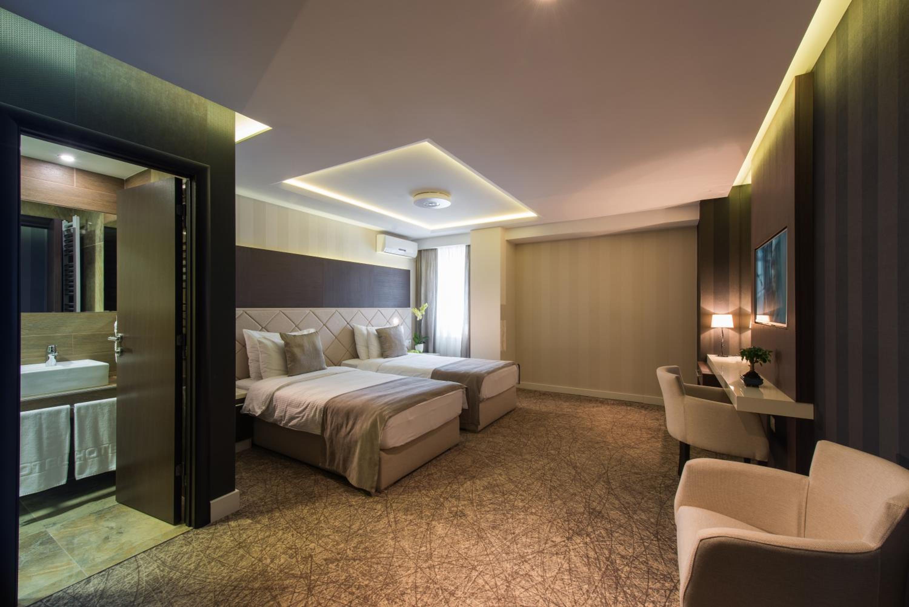 Twin Room - Photo 3