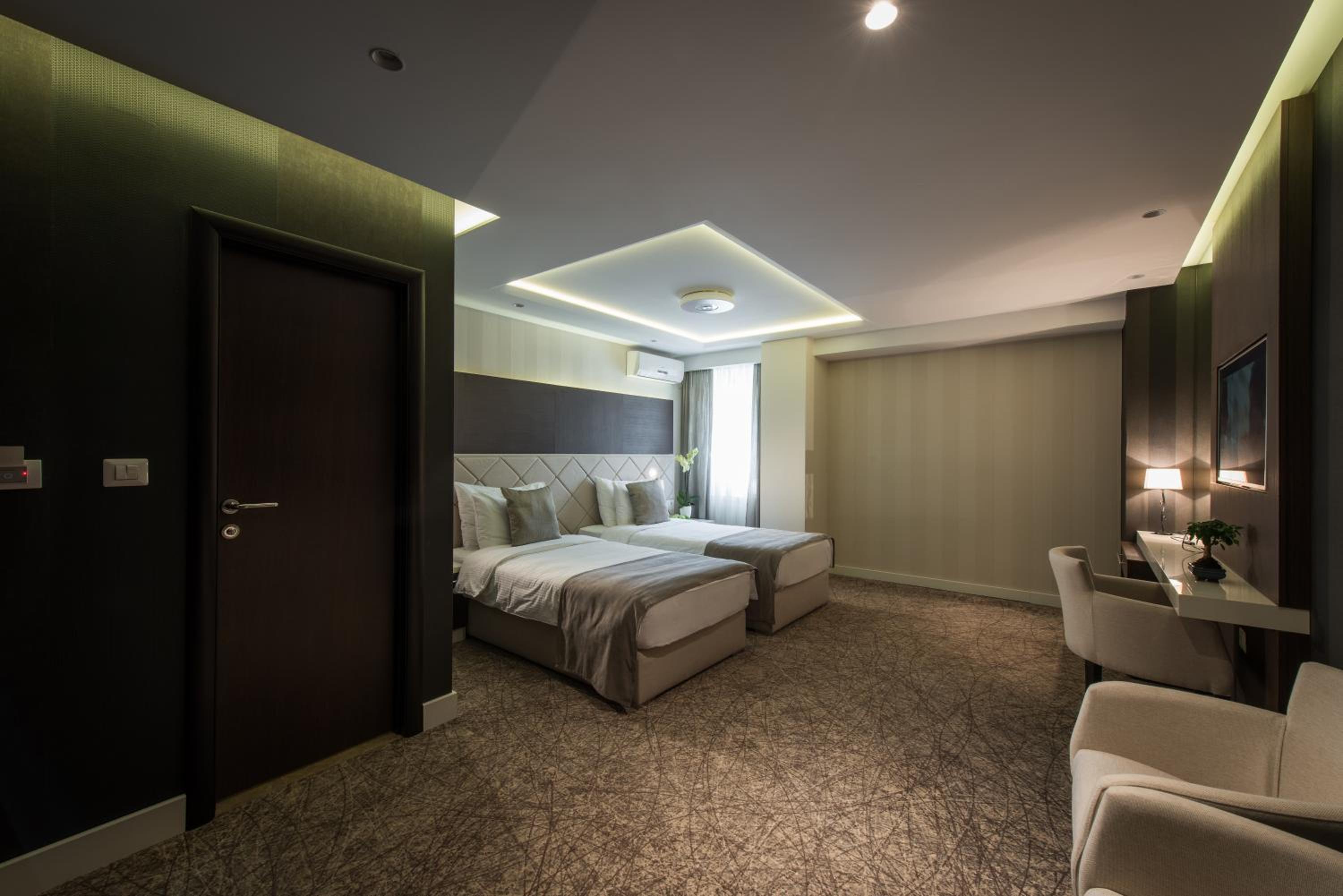 Twin Room - Photo 10