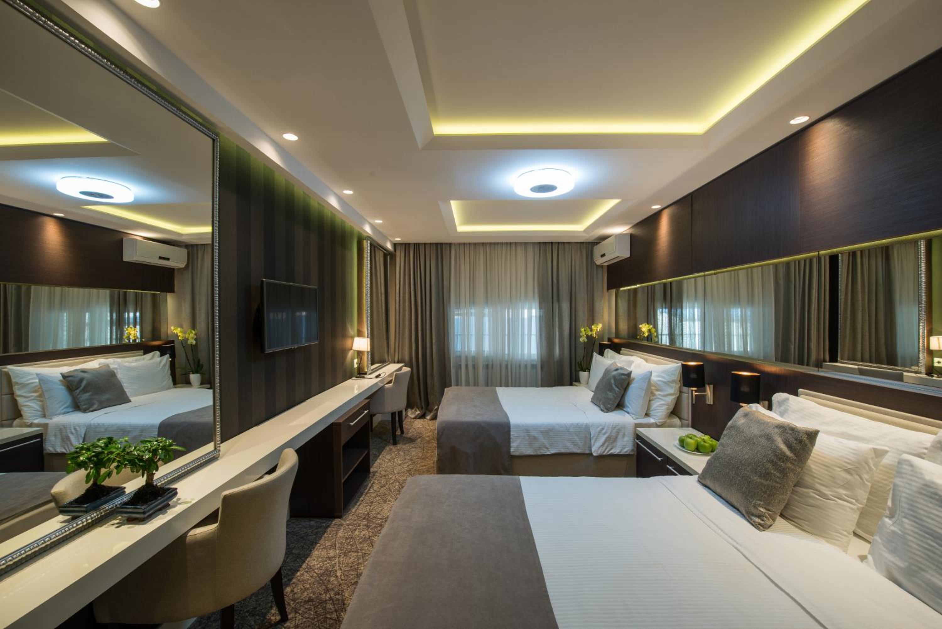 Standard Family Room - Photo 9