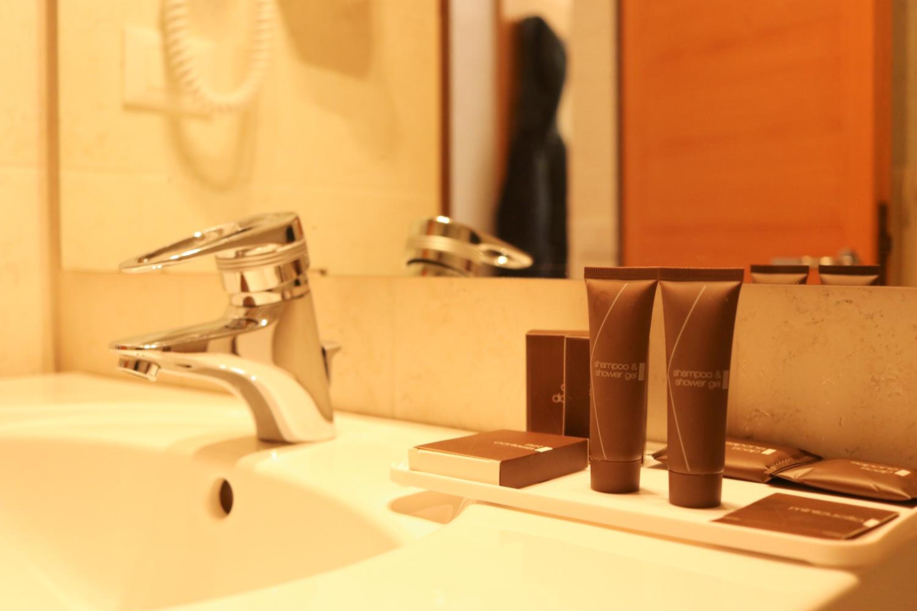 Double Room - Photo 6