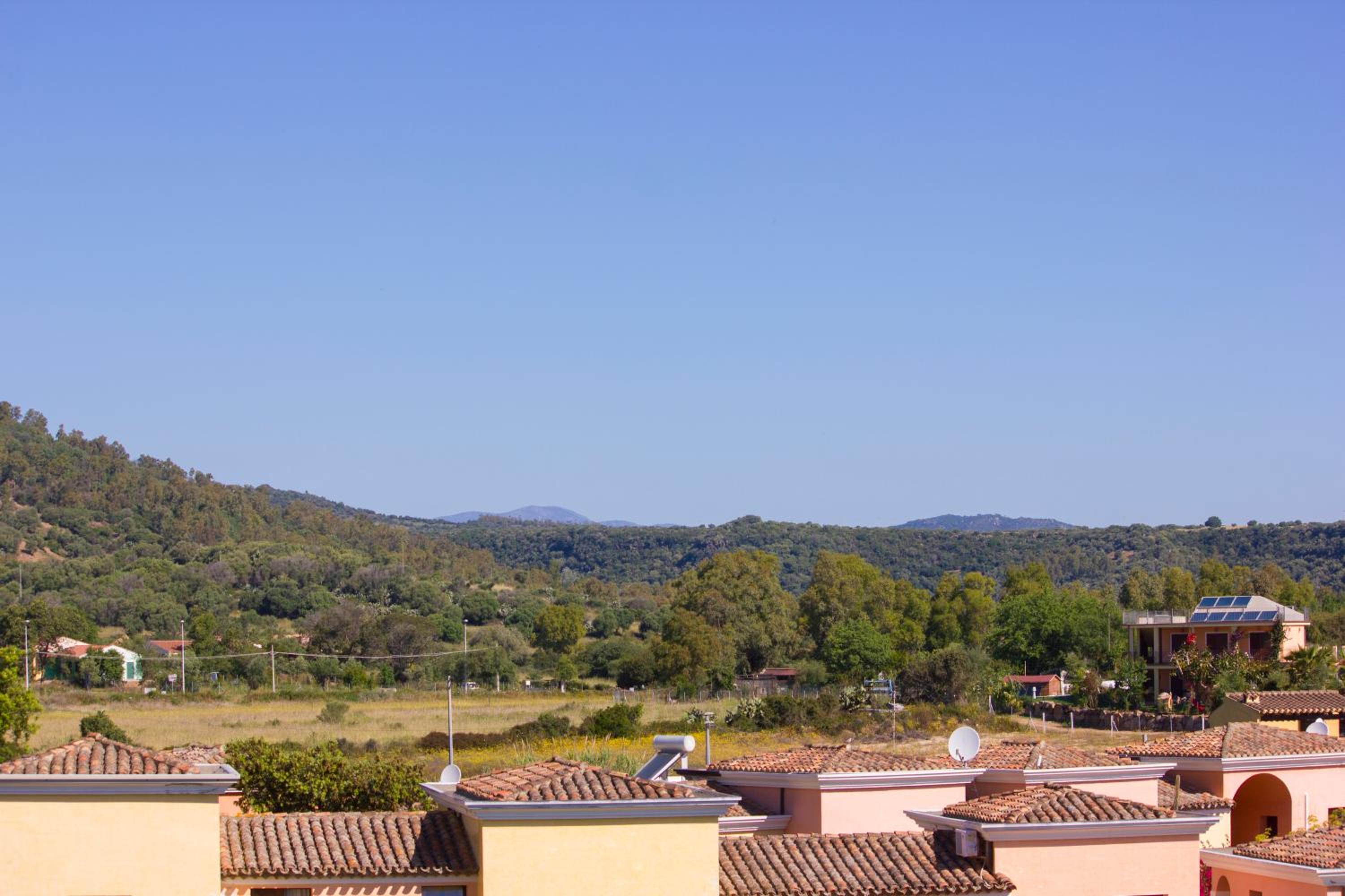 Apartment with Mountain View photo 2
