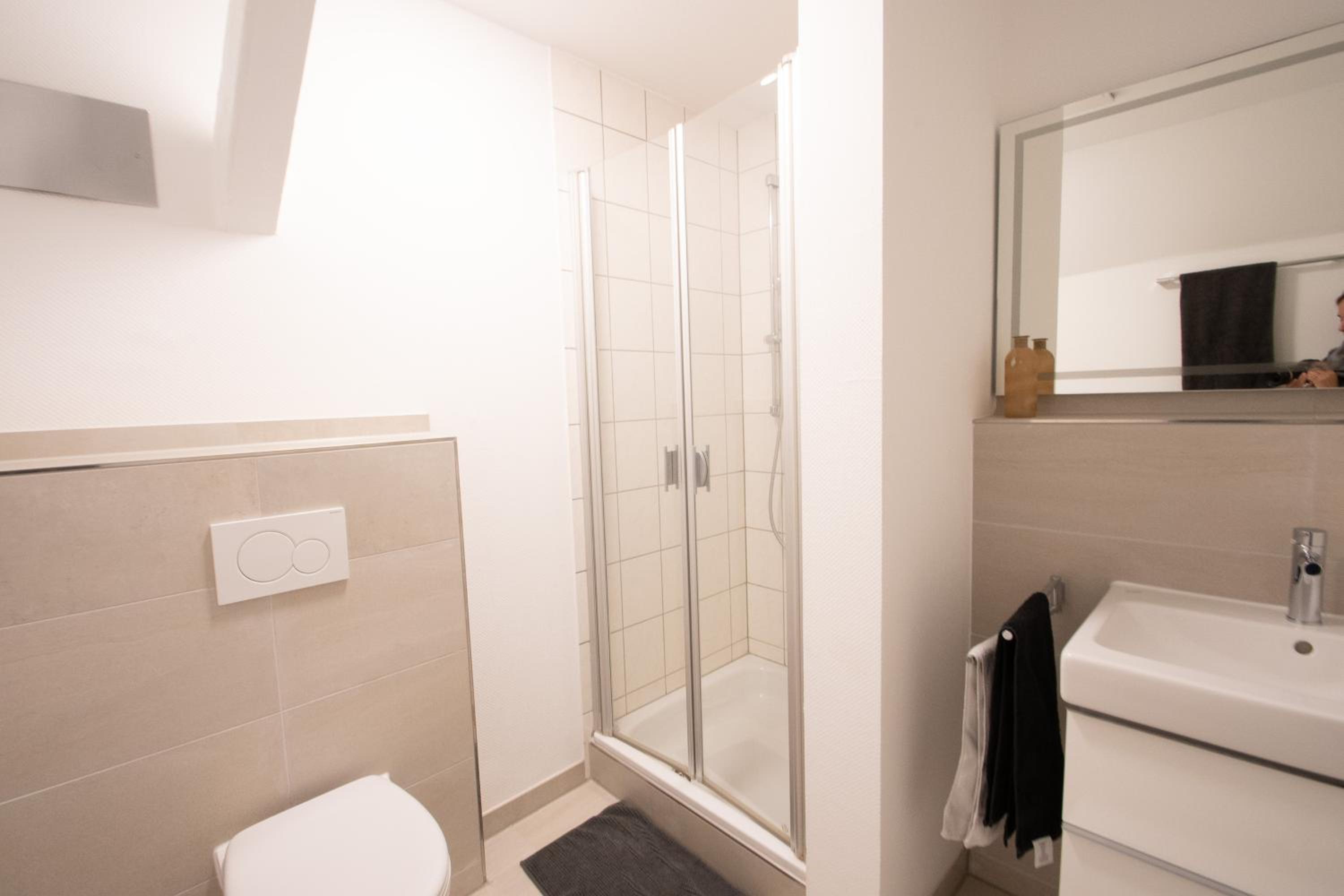 Apartment with Shower photo 3