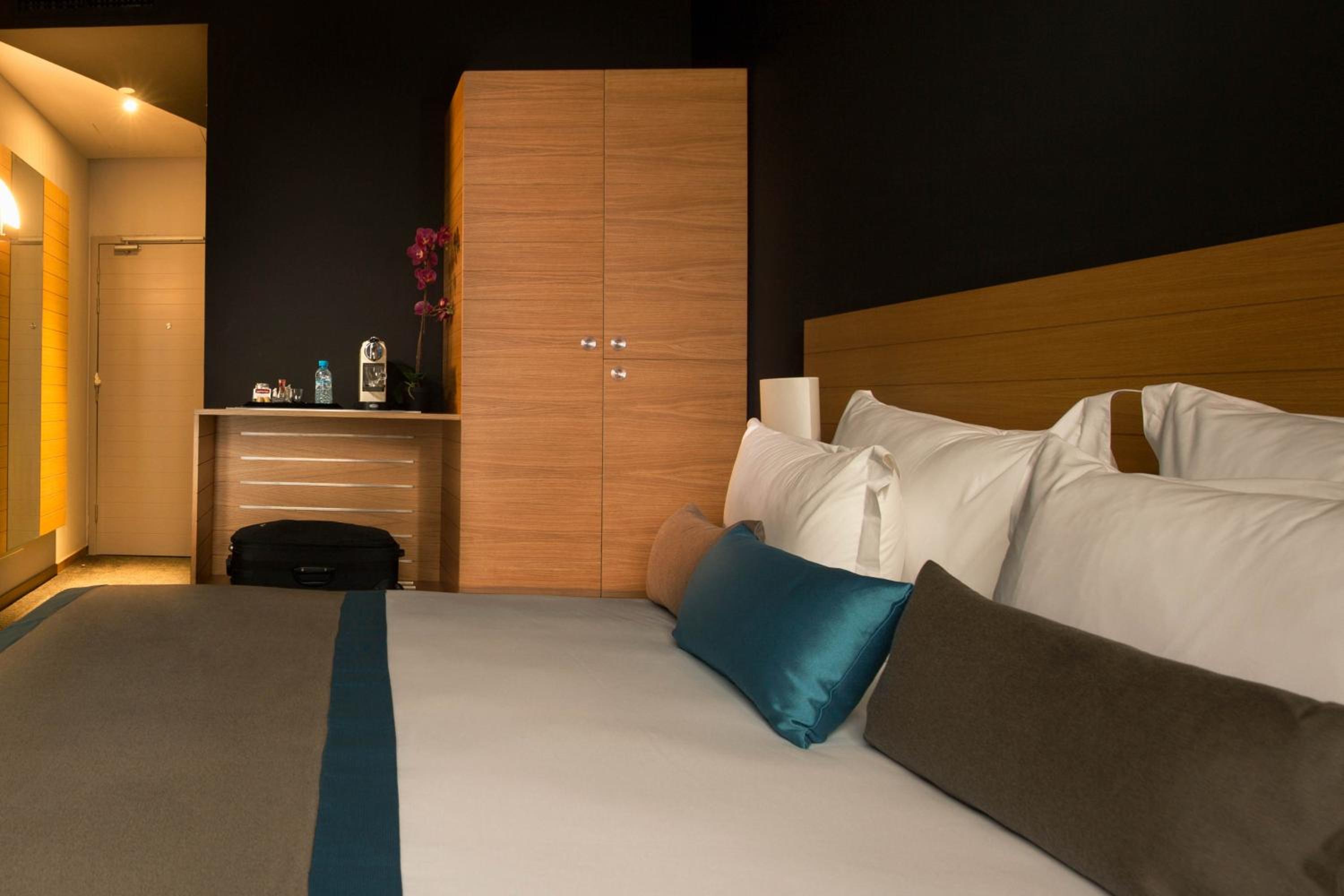Superior King Room - Photo 7